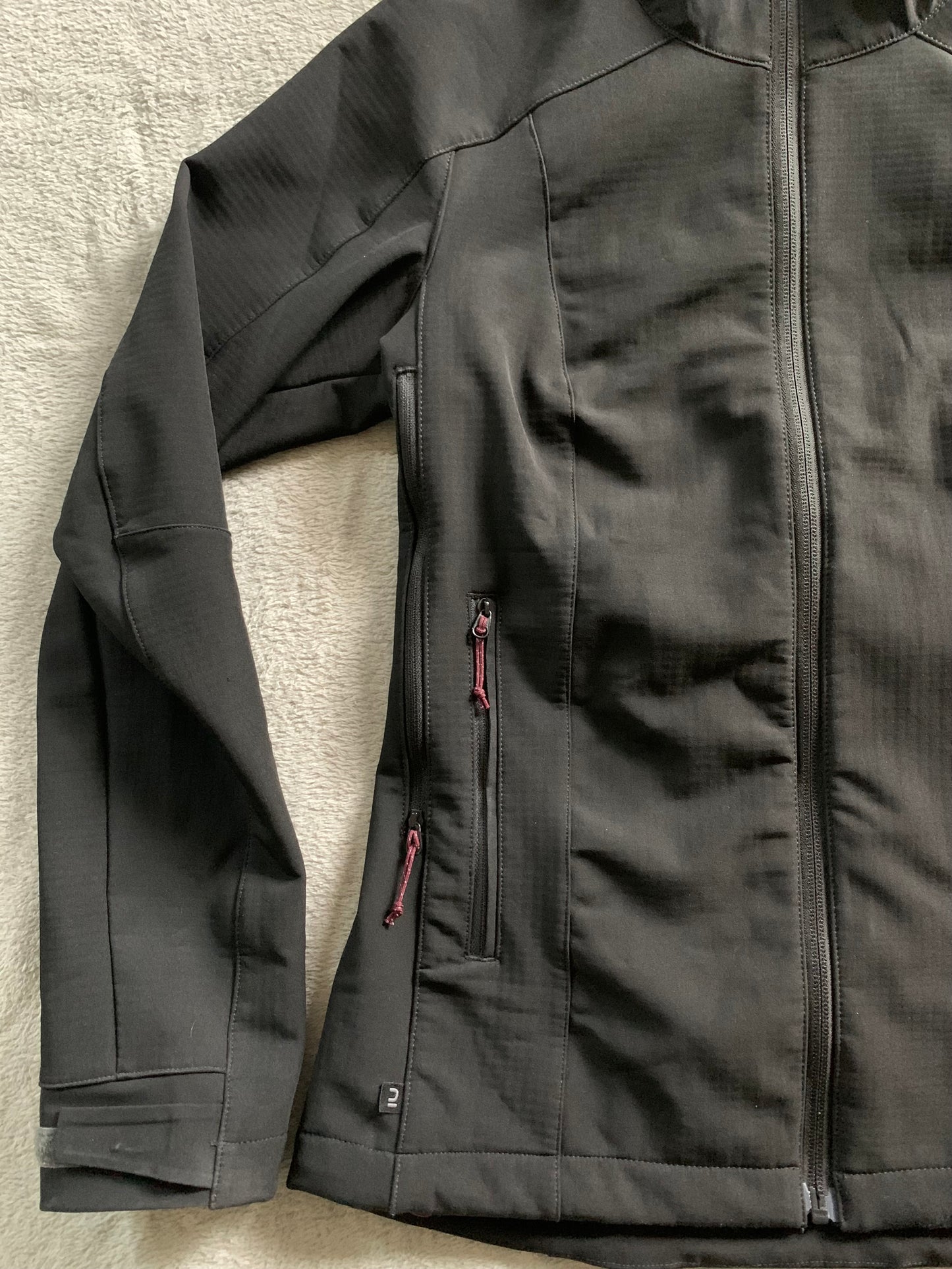 Veste de randonnée forclaz d’occasion pour femmes. Taille XS/S