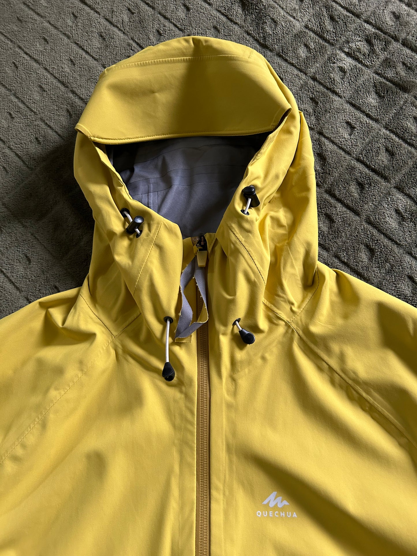 Veste imperméable quechua MH500 d’occasion pour femmes. Taille L