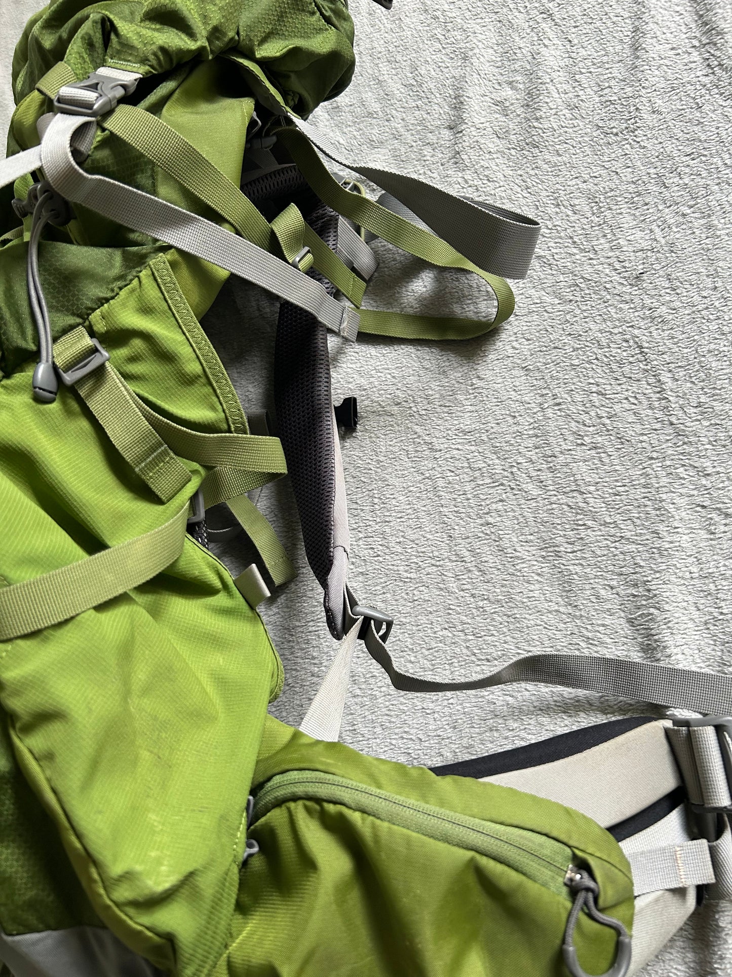 Location sac à dos Osprey Aether 60 litres pour hommes.Taille L. ( 15 euros / week-end ).