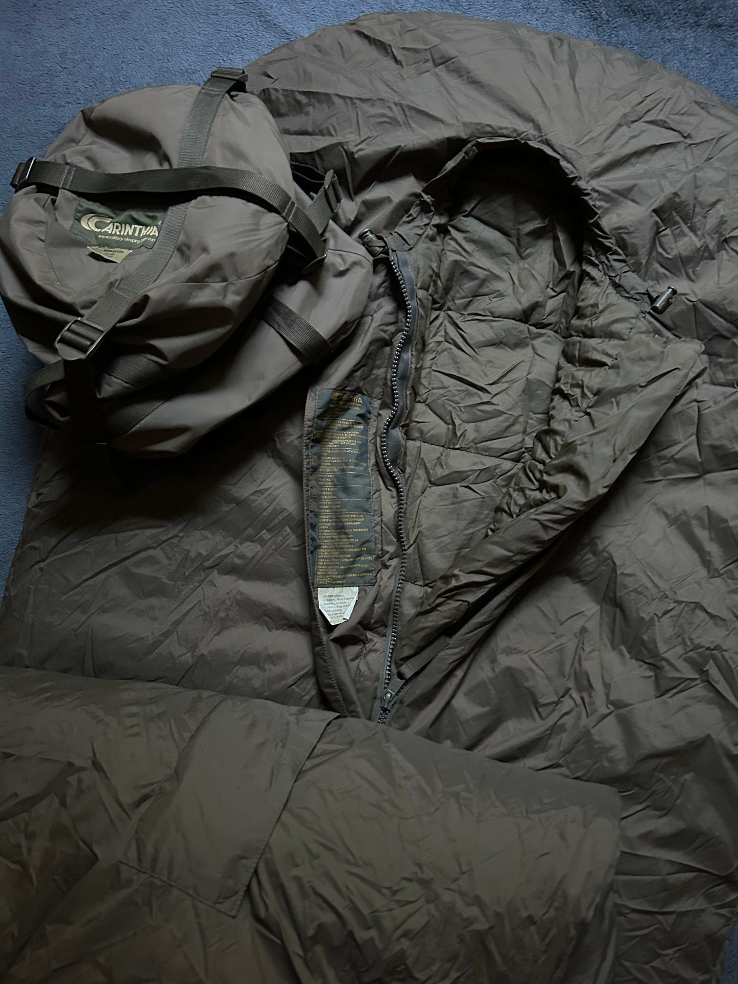Location sac de couchage Carinthia defence 4. Taille 200. 20 euros / week-end et 35 euros la semaine.