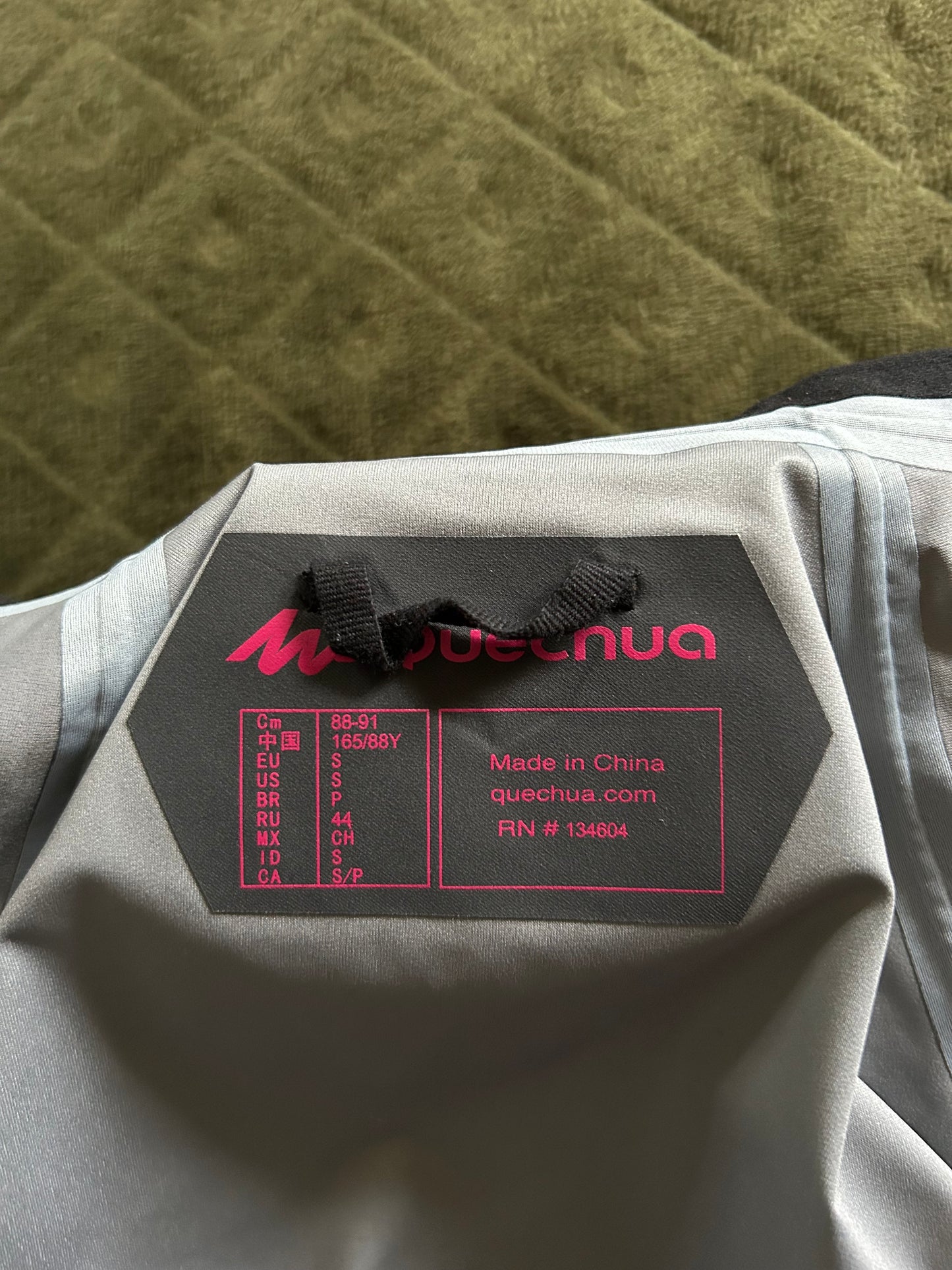 Veste imperméable quechua MH900 d’occasion pour femmes. Taille S