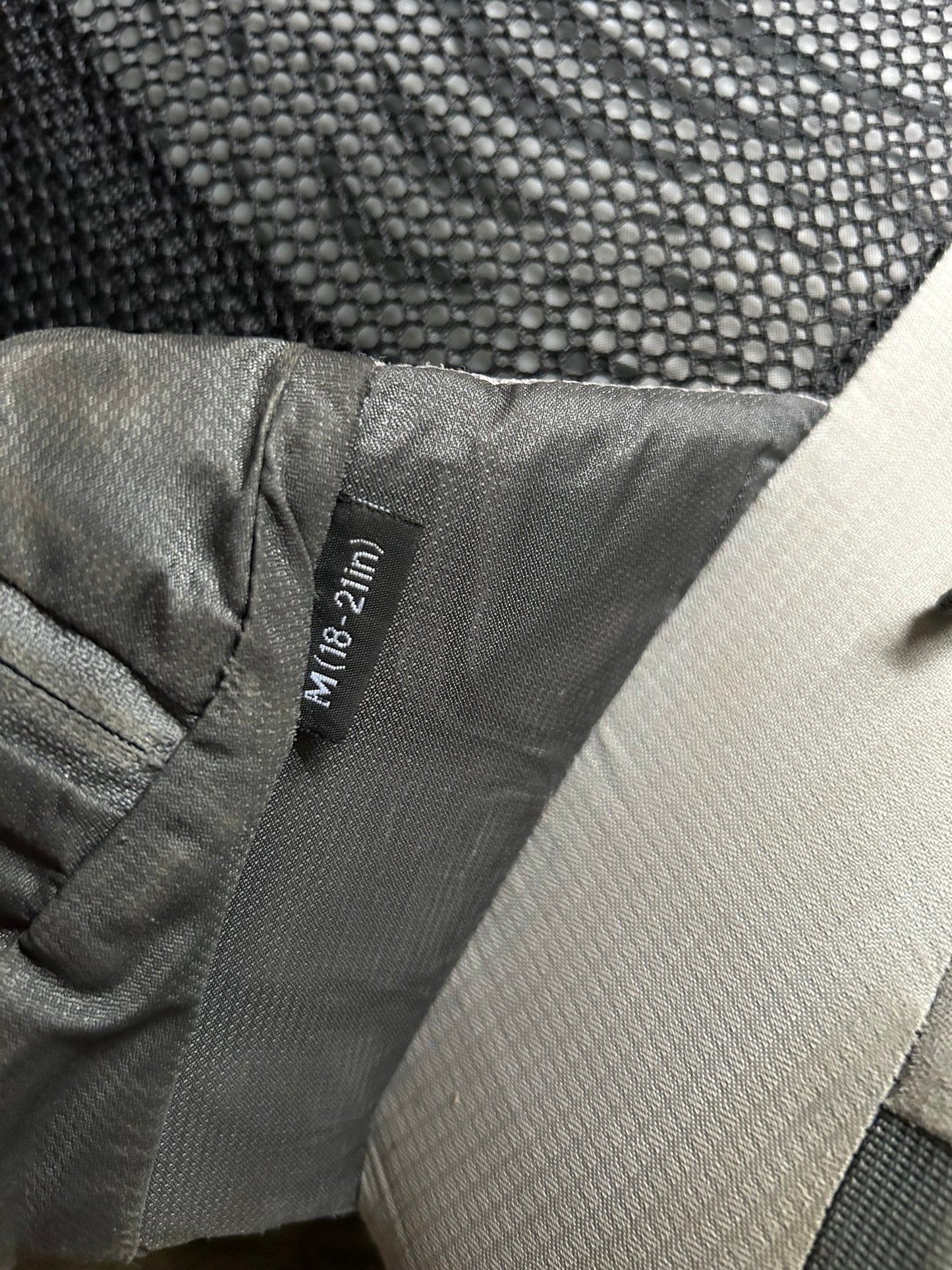 Location sac à dos Osprey Atmos 50. Taille M/L. 15 euros / week-end et 20 euros la semaine.