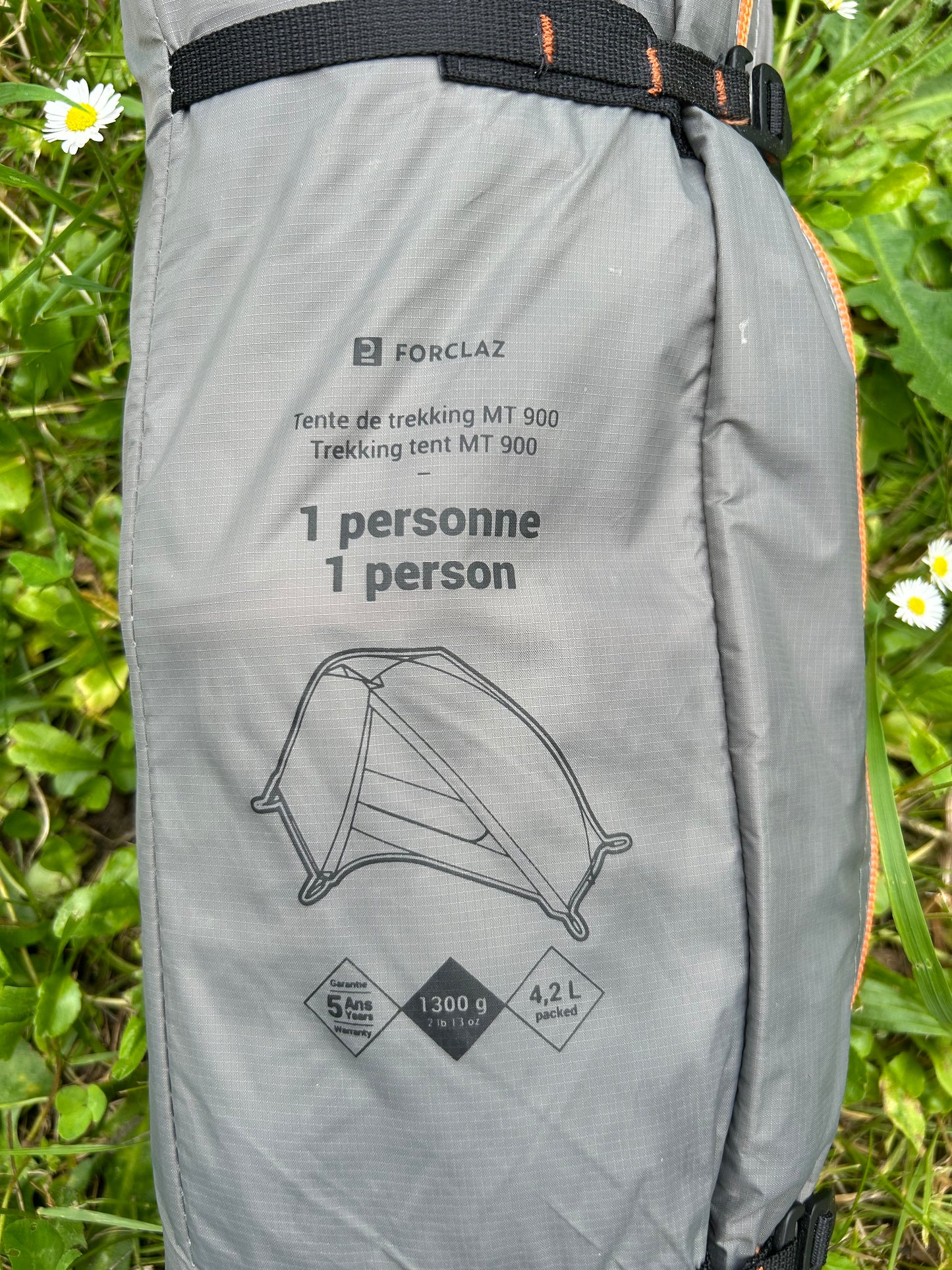 Location toile de tente de bivouac forclaz MT900 1 personne. 1300 grammes. ( 20 euros / week-end ).