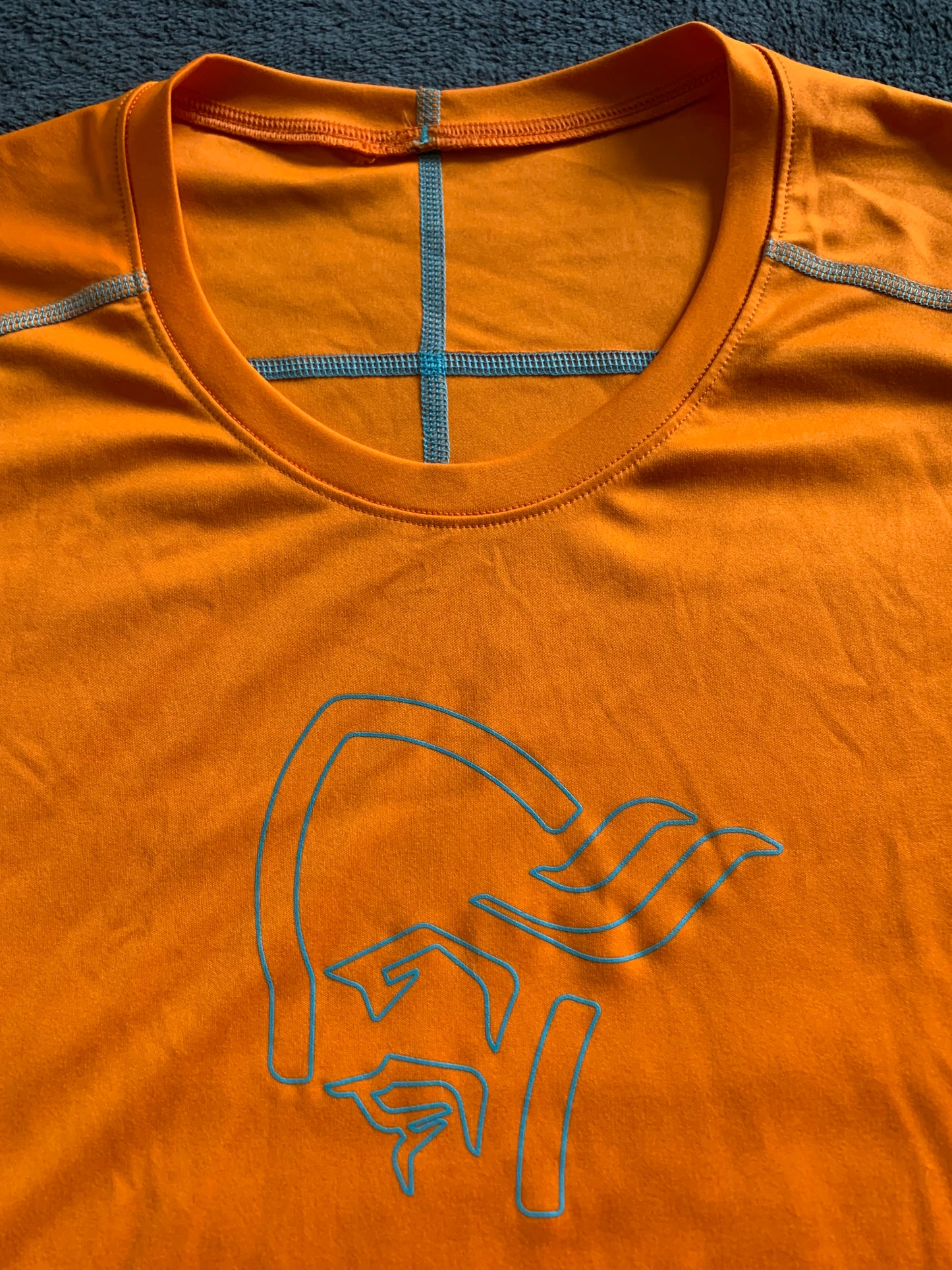 Tee shirt Norrona d’occasion pour femmes. Taille XS/S