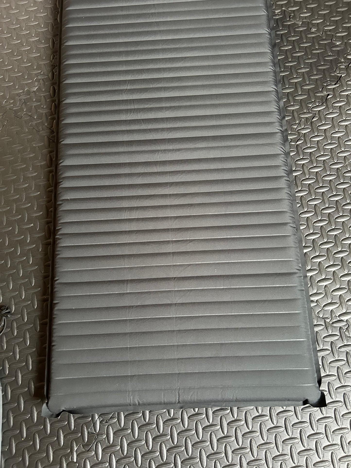 Matelas gonflable Thermarest  d’occasion modèle venture a réparer. 560 grammes.