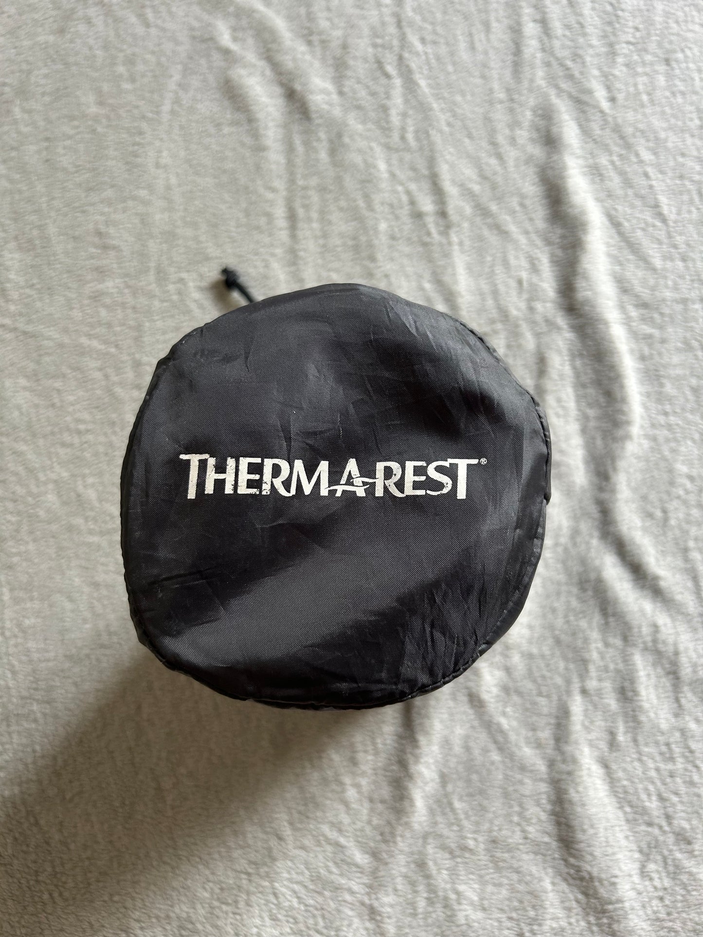 Location matelas gonflable Thermarest neoair Venture. R value 2,2. ( 15 euros / week-end ).
