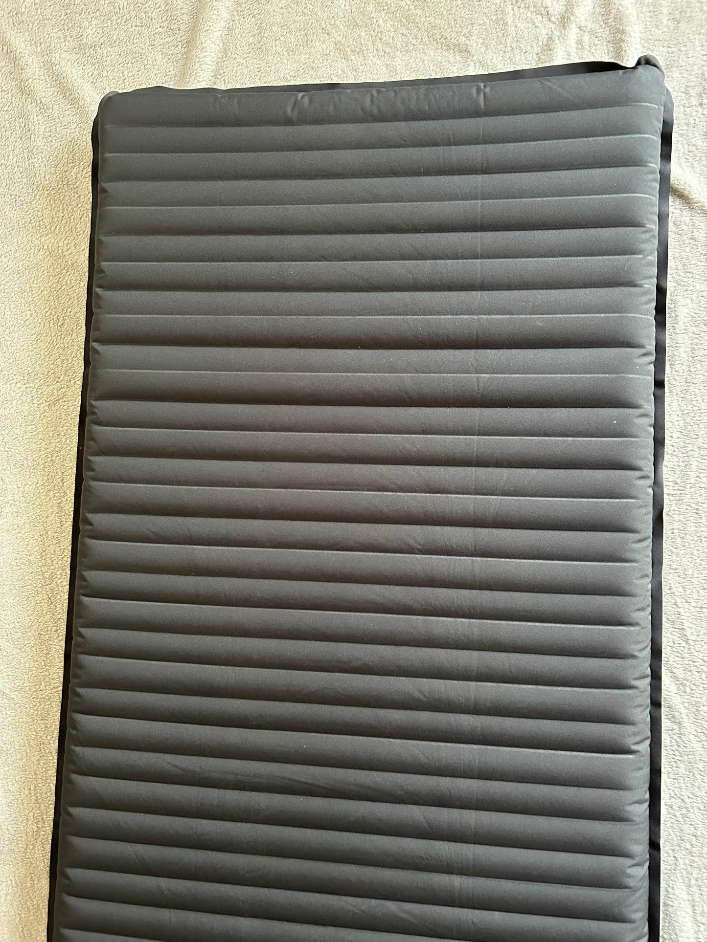 Location matelas gonflable Thermarest neoair Venture. R value 2,2. ( 15 euros / week-end ).