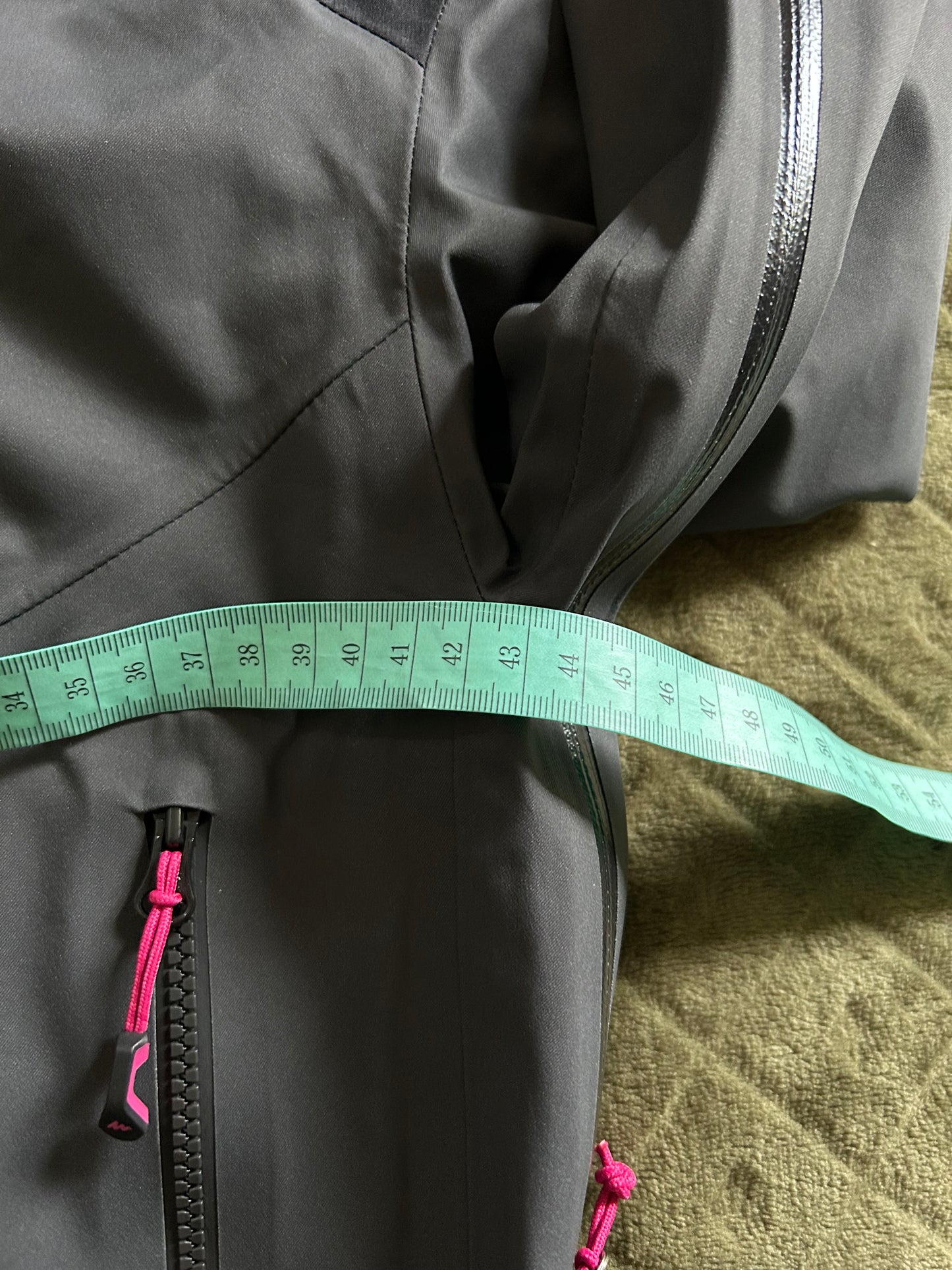 Veste imperméable quechua MH900 d’occasion pour femmes. Taille S