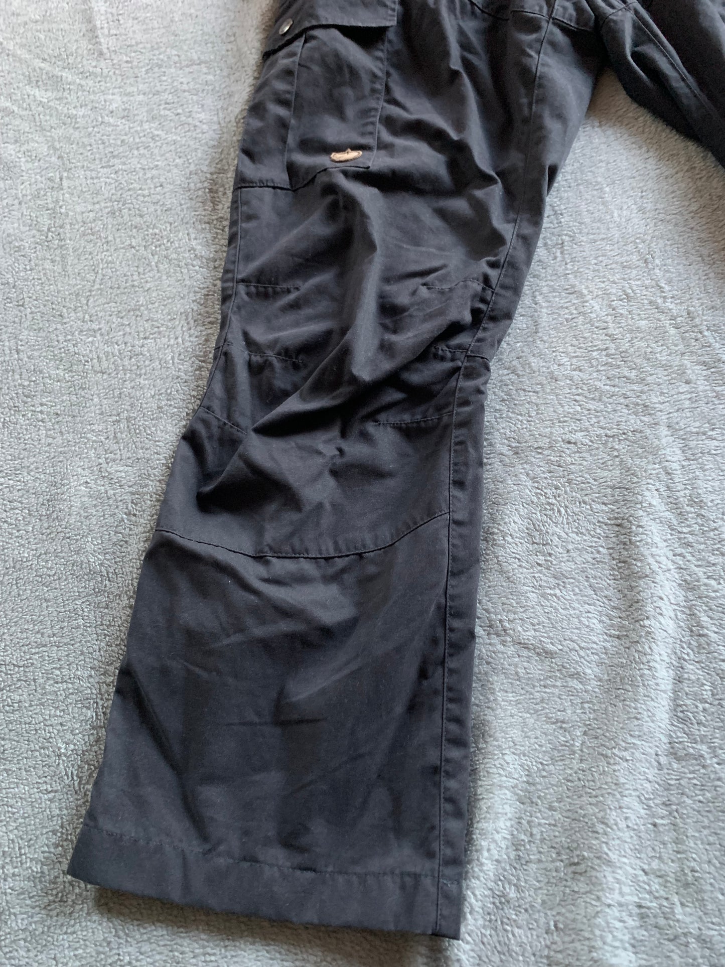 Pantalon de randonnée Fjallraven d’occasion pour femme. Taille L/XL.