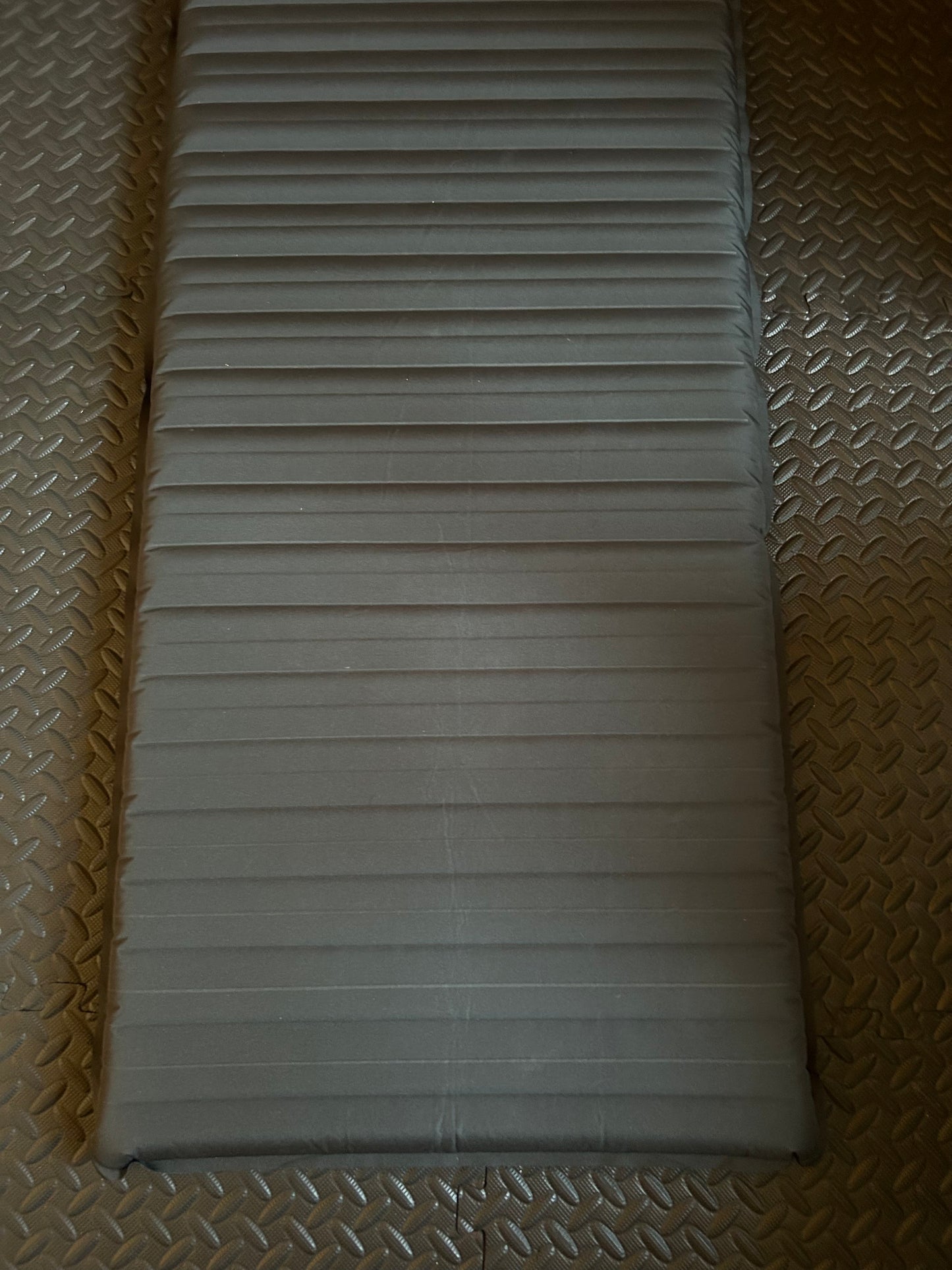 Matelas gonflable Thermarest  d’occasion modèle venture. 560 grammes.