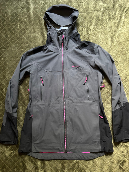 Veste imperméable quechua MH900 d’occasion pour femmes. Taille M