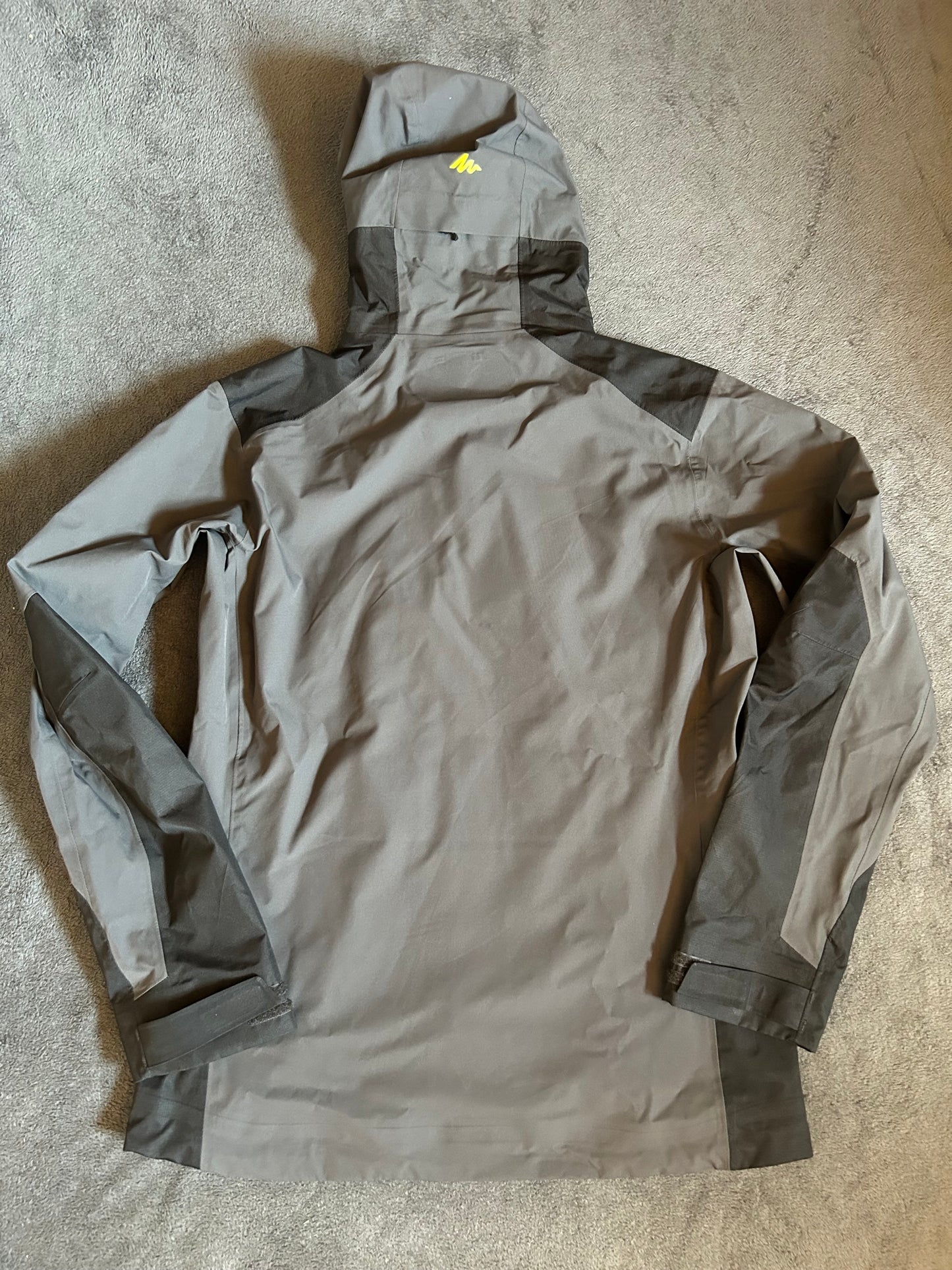 Veste imperméable quechua MH900 d’occasion pour hommes. Taille L