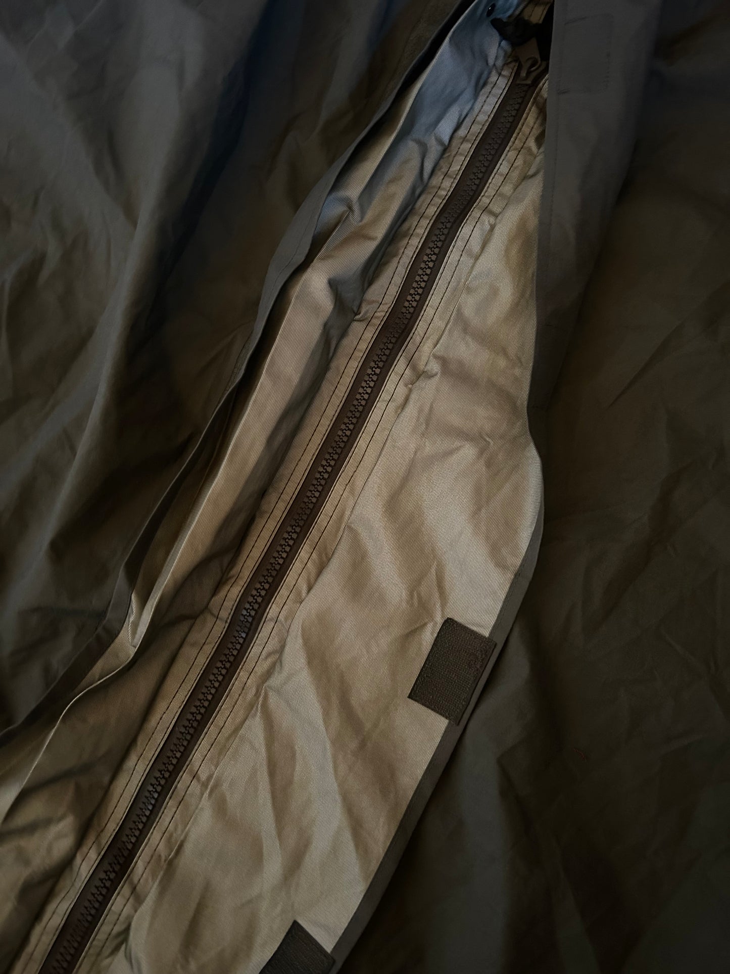 Sac de couchage Carinthia sleeping bag d’occasion en Gore tex.