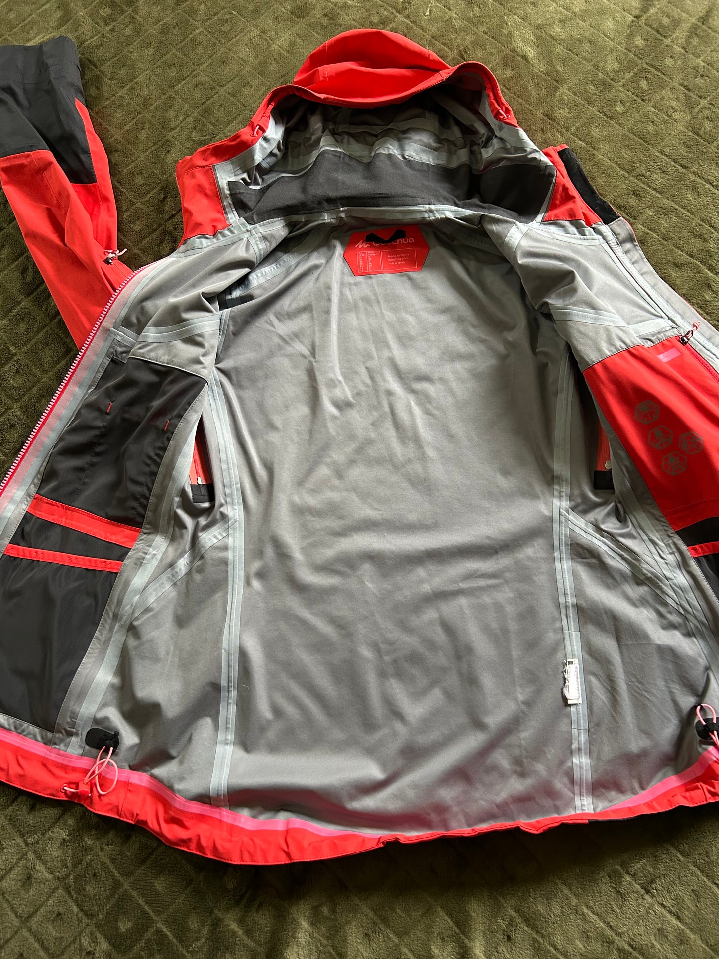 Veste imperméable quechua MH900 d’occasion pour femmes. Taille S
