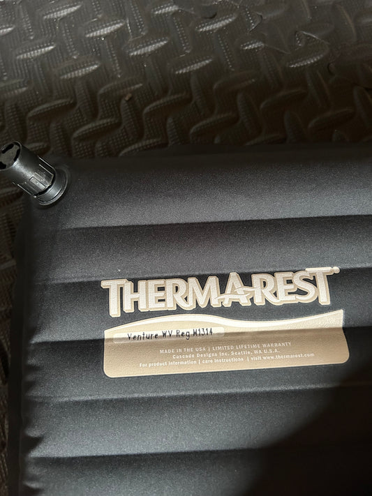 Matelas gonflable Thermarest  d’occasion modèle venture. 560 grammes.