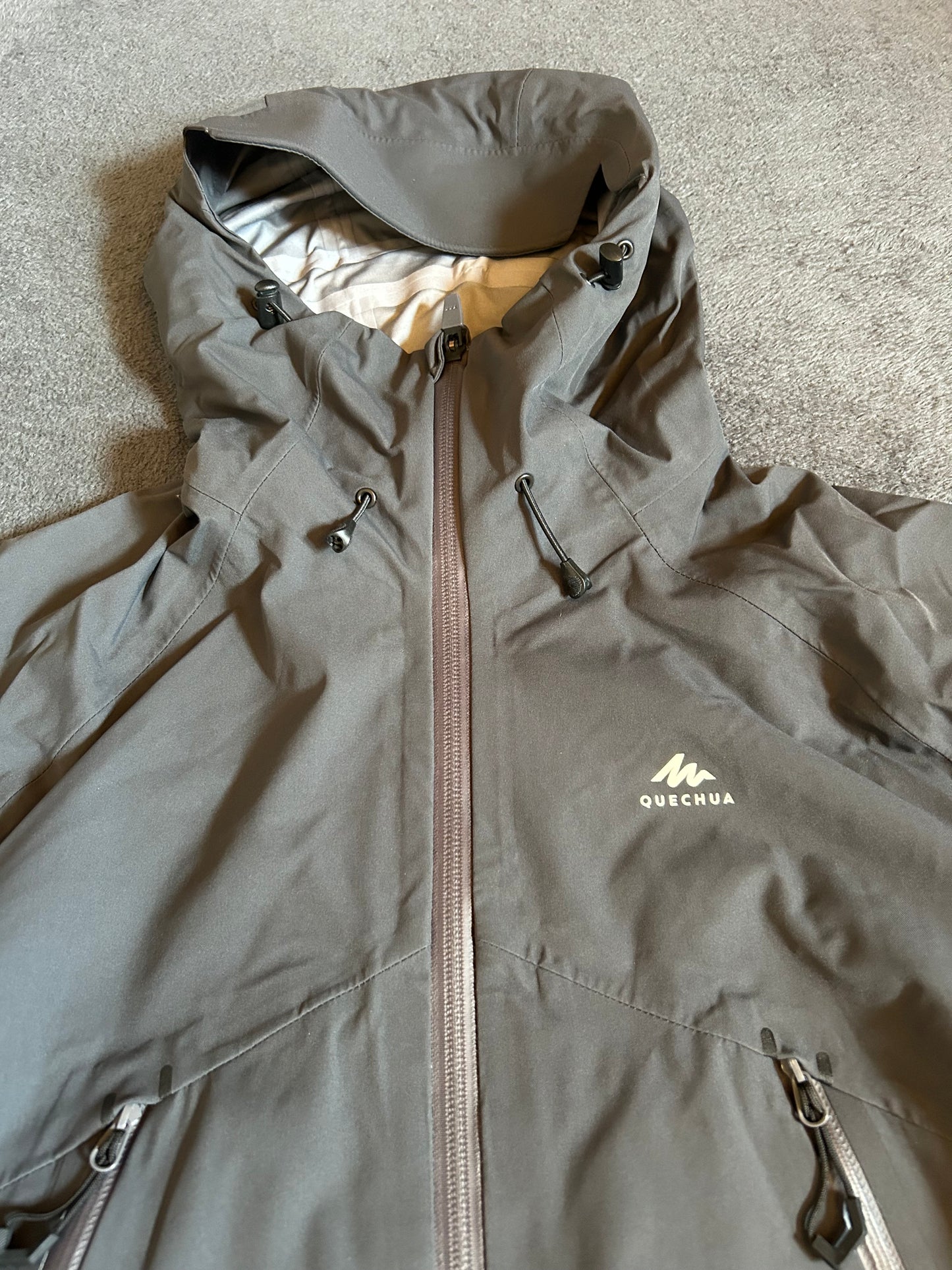 Veste imperméable quechua d’occasion MH500 pour hommes. Taille XS.