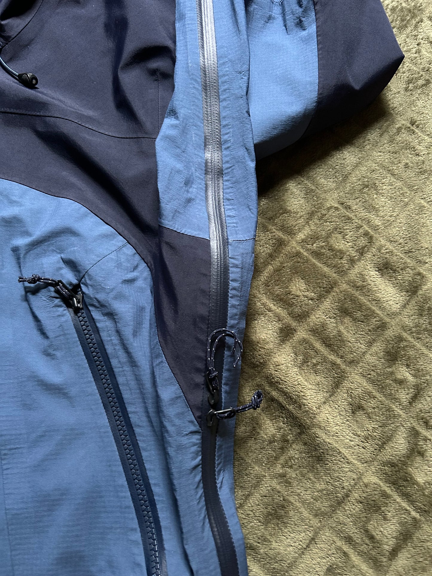Veste imperméable forclaz MT500 d’occasion pour femmes. Taille M