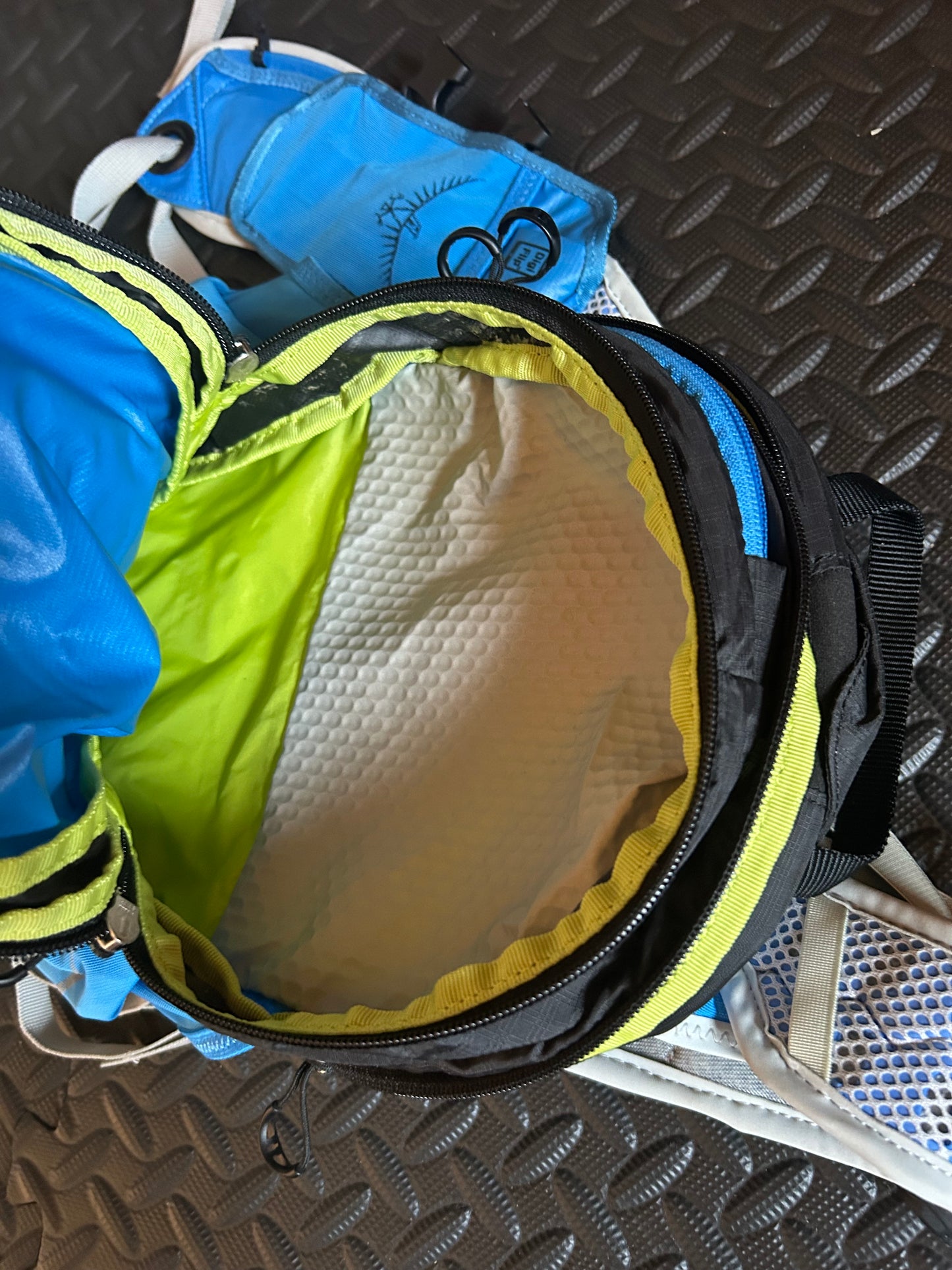 Sac à dos osprey d’occasion Rev 6 litres.