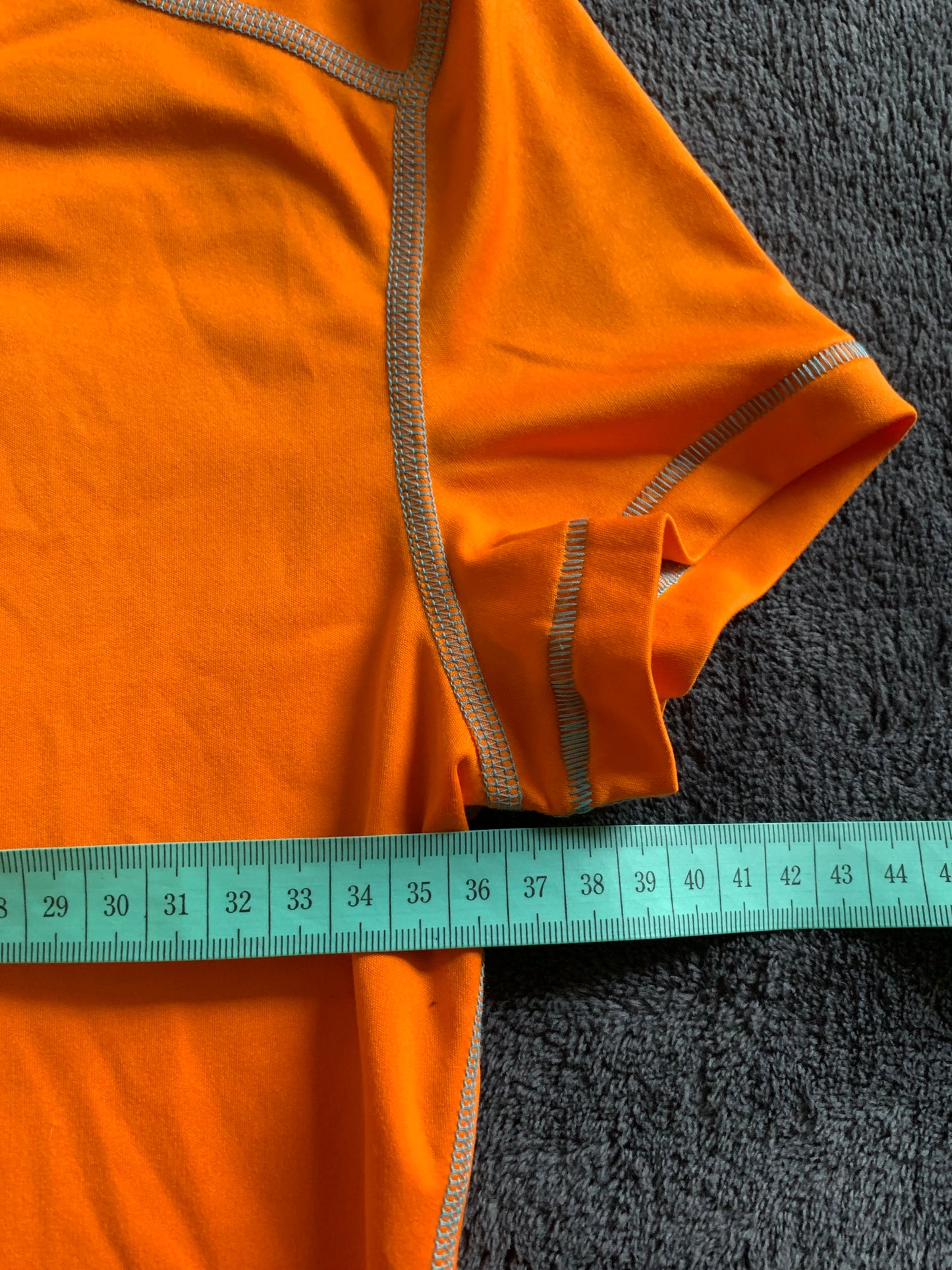 Tee shirt Norrona d’occasion pour femmes. Taille XS/S