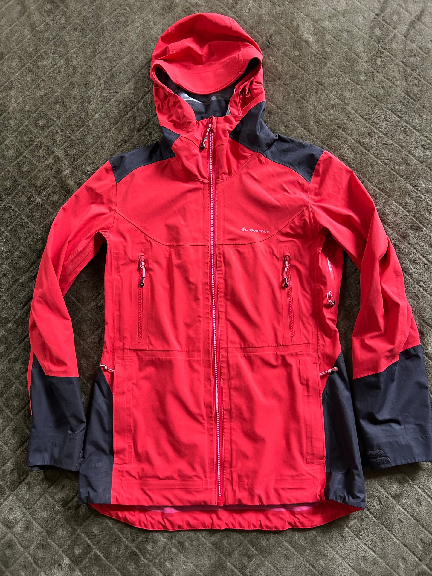 Veste imperméable quechua MH900 d’occasion pour femmes. Taille S