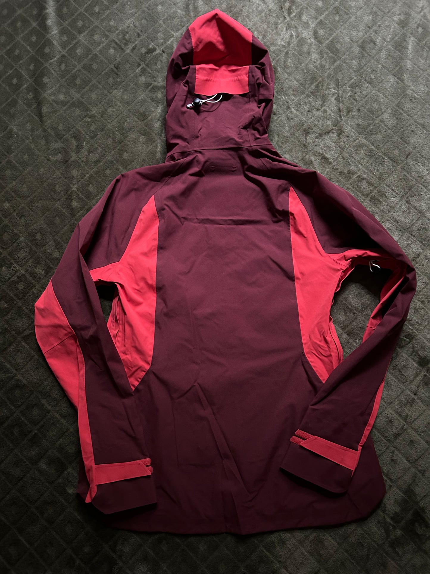 Veste imperméable quechua MH500 d’occasion pour femmes. Taille S