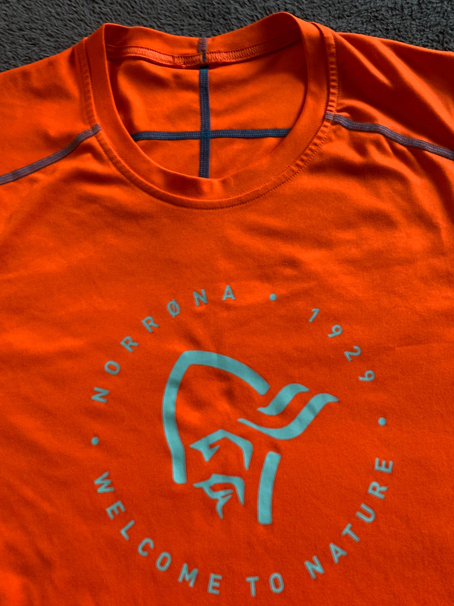 Tee shirt de sport Norrona d’occasion pour hommes. Taille S