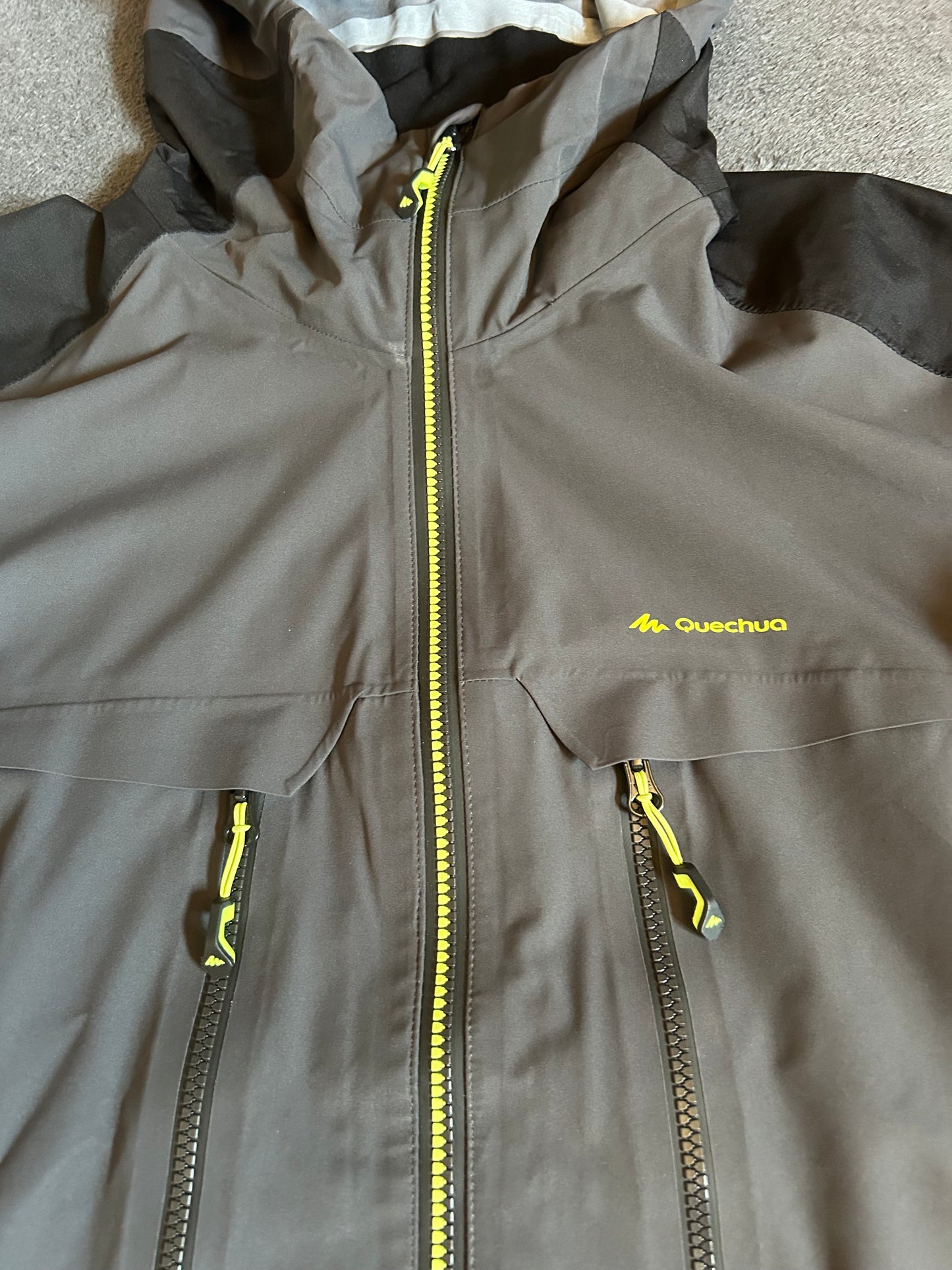 Veste imperméable quechua MH900 d’occasion pour hommes. Taille L