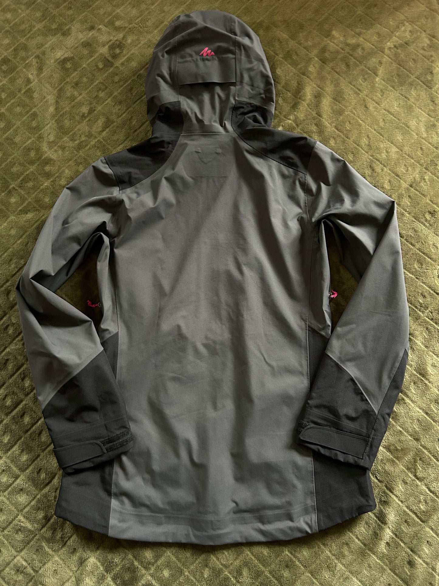 Veste imperméable quechua MH900 d’occasion pour femmes. Taille S