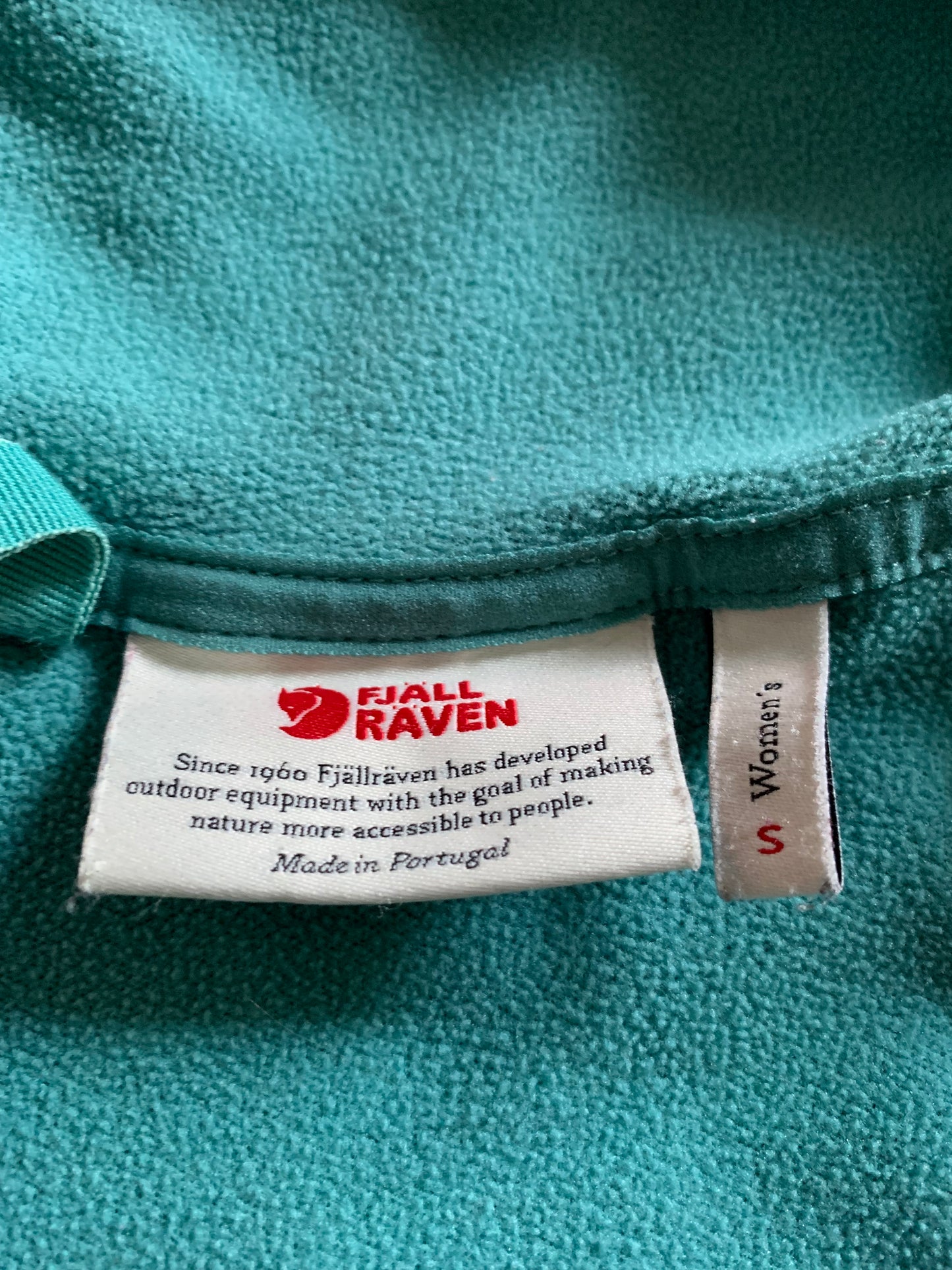 Veste de sport Fjallraven d’occasion pour femmes. Taille S.