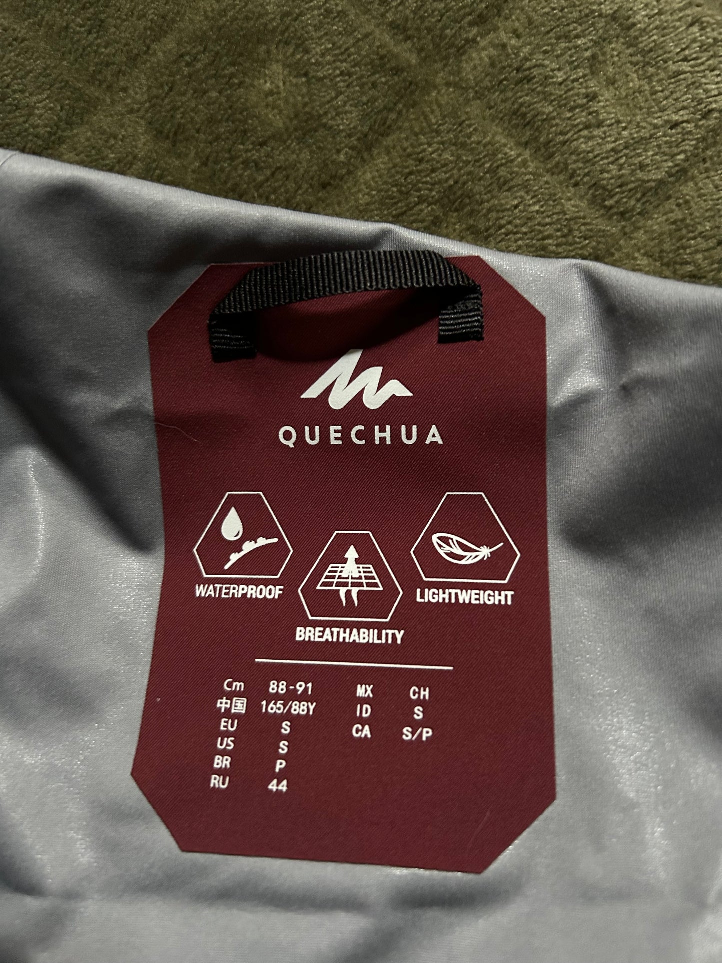 Veste imperméable quechua MH500 d’occasion pour femmes. Taille S