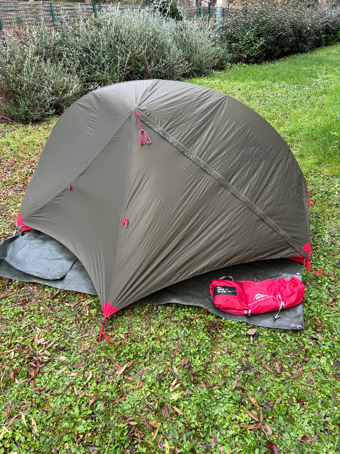 Location tente MSR HUBBA NX 1 personne. 1290 grammes. ( 35 euros / week-end ).