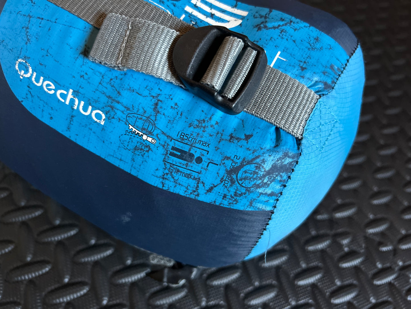 Sac de couchage quechua d’occasion 5 degrés ultralight. Taille L