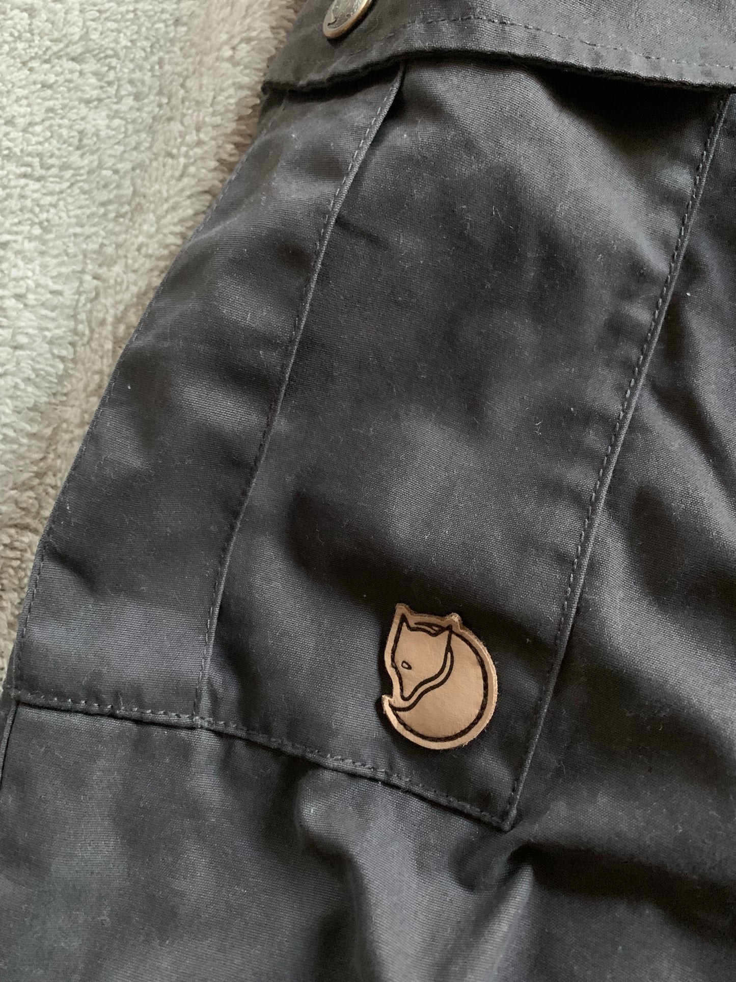 Pantalon de randonnée Fjallraven d’occasion pour femme. Taille L/XL.