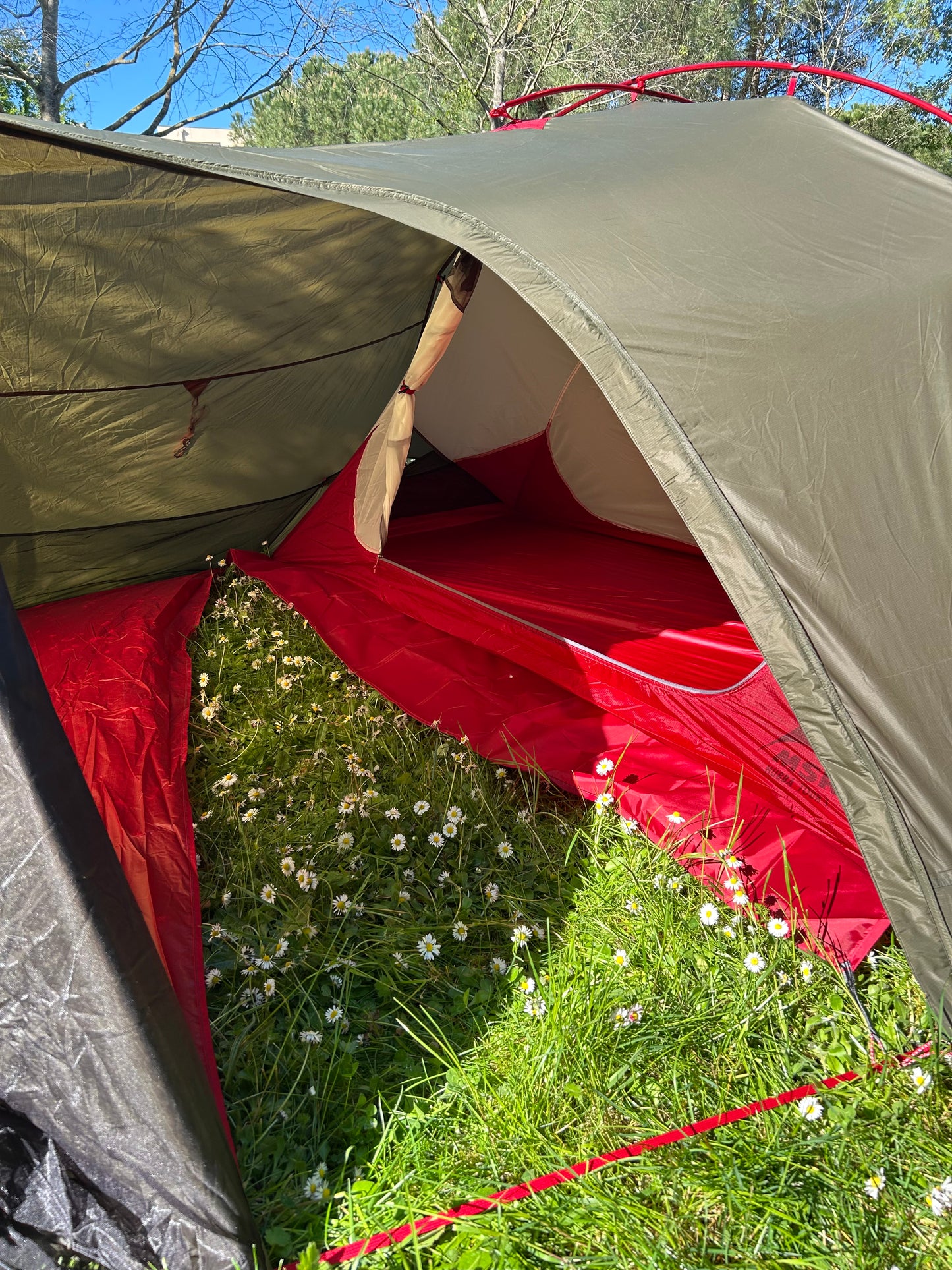 Location tente MSR HUBBA Tour 1 personne . Tarifs: 30 euros / week-end et 50 euros la semaine.