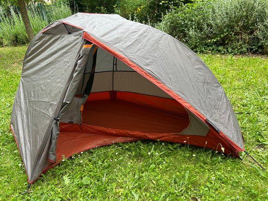 Location toile de tente de bivouac forclaz MT900 1 personne. 1300 grammes. ( 20 euros / week-end ).