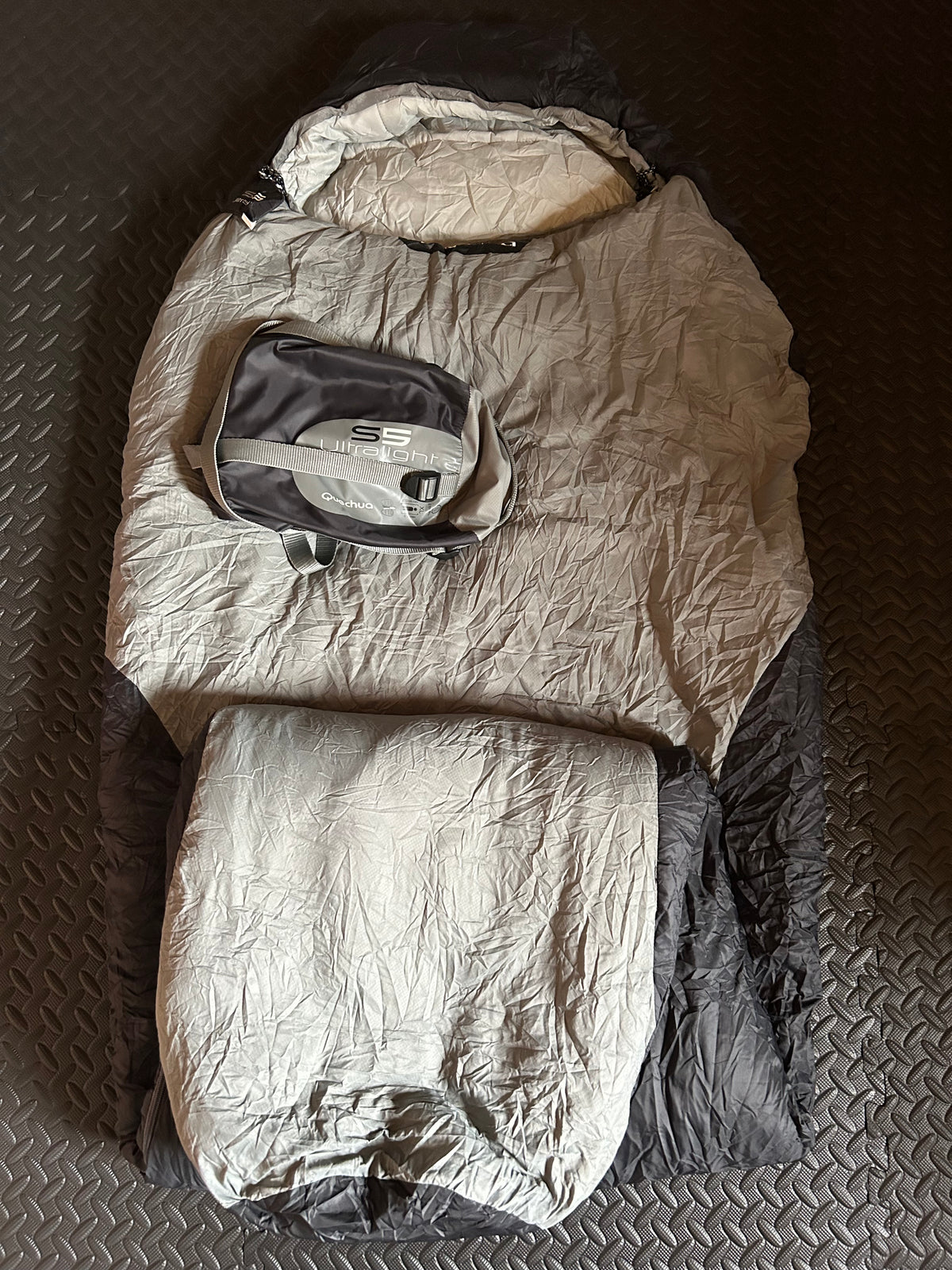 Sac de couchage quechua d’occasion 5 degrés ultralight. Taille XL