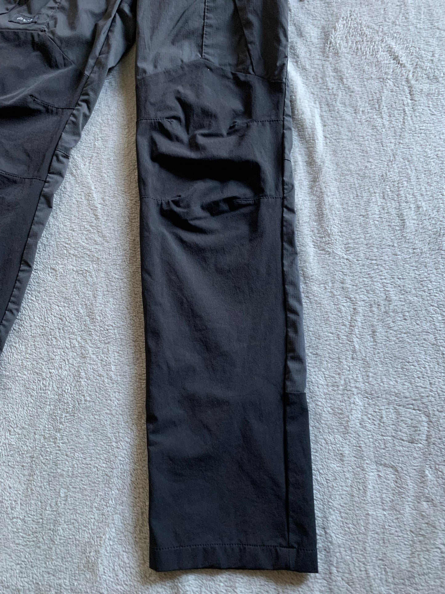 Pantalon de randonnée forclaz d’occasion pour femmes. Taille xxs.