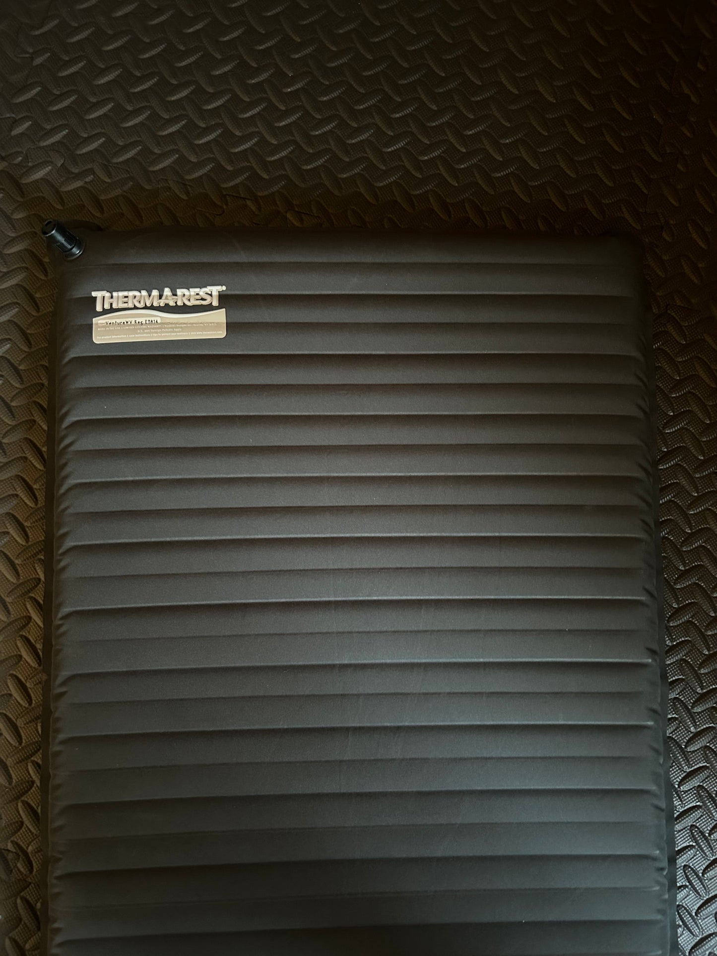 Matelas gonflable Thermarest  d’occasion modèle venture. 560 grammes.