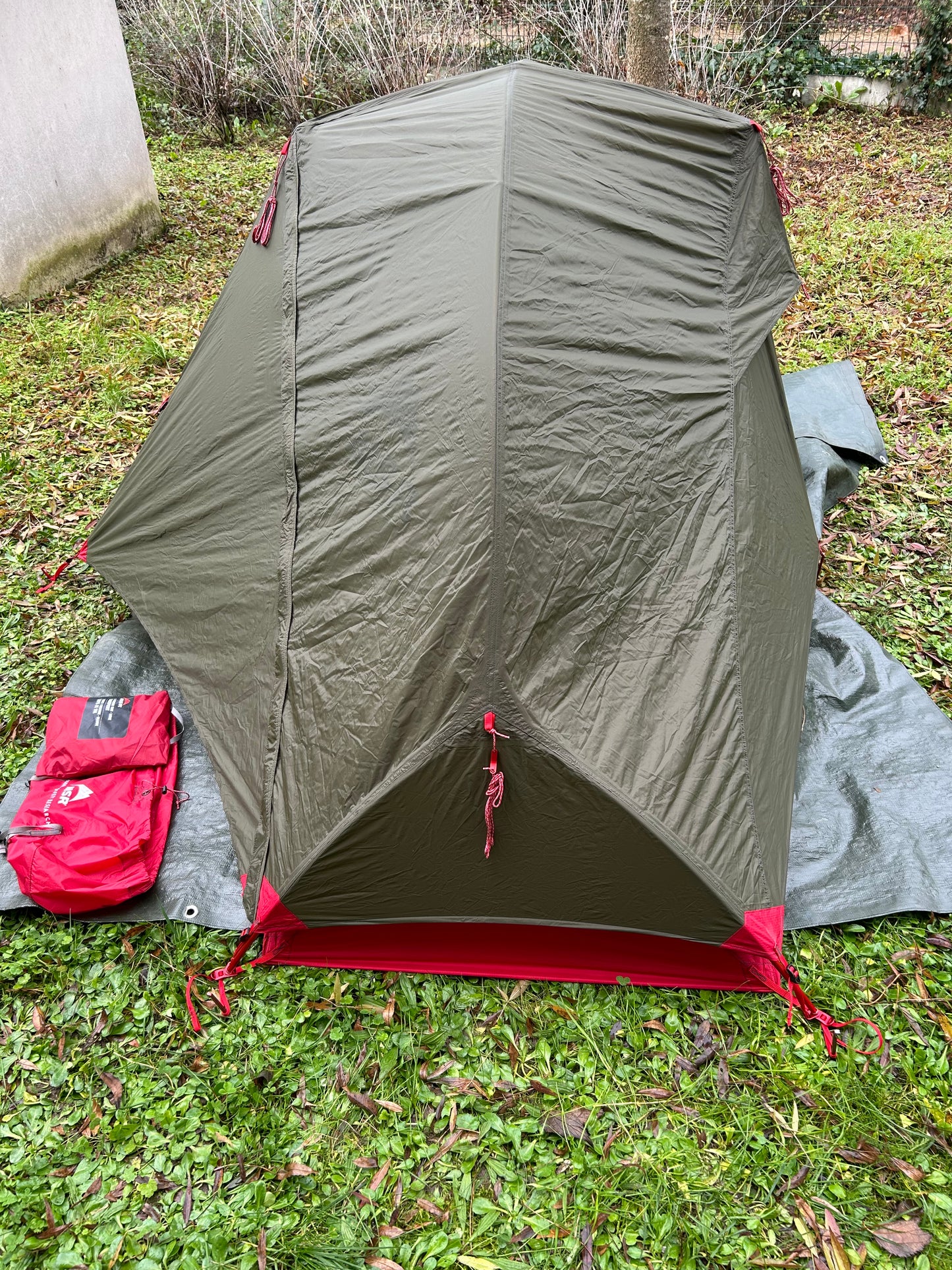 Location tente MSR HUBBA NX 1 personne. 1290 grammes. ( 35 euros / week-end ).