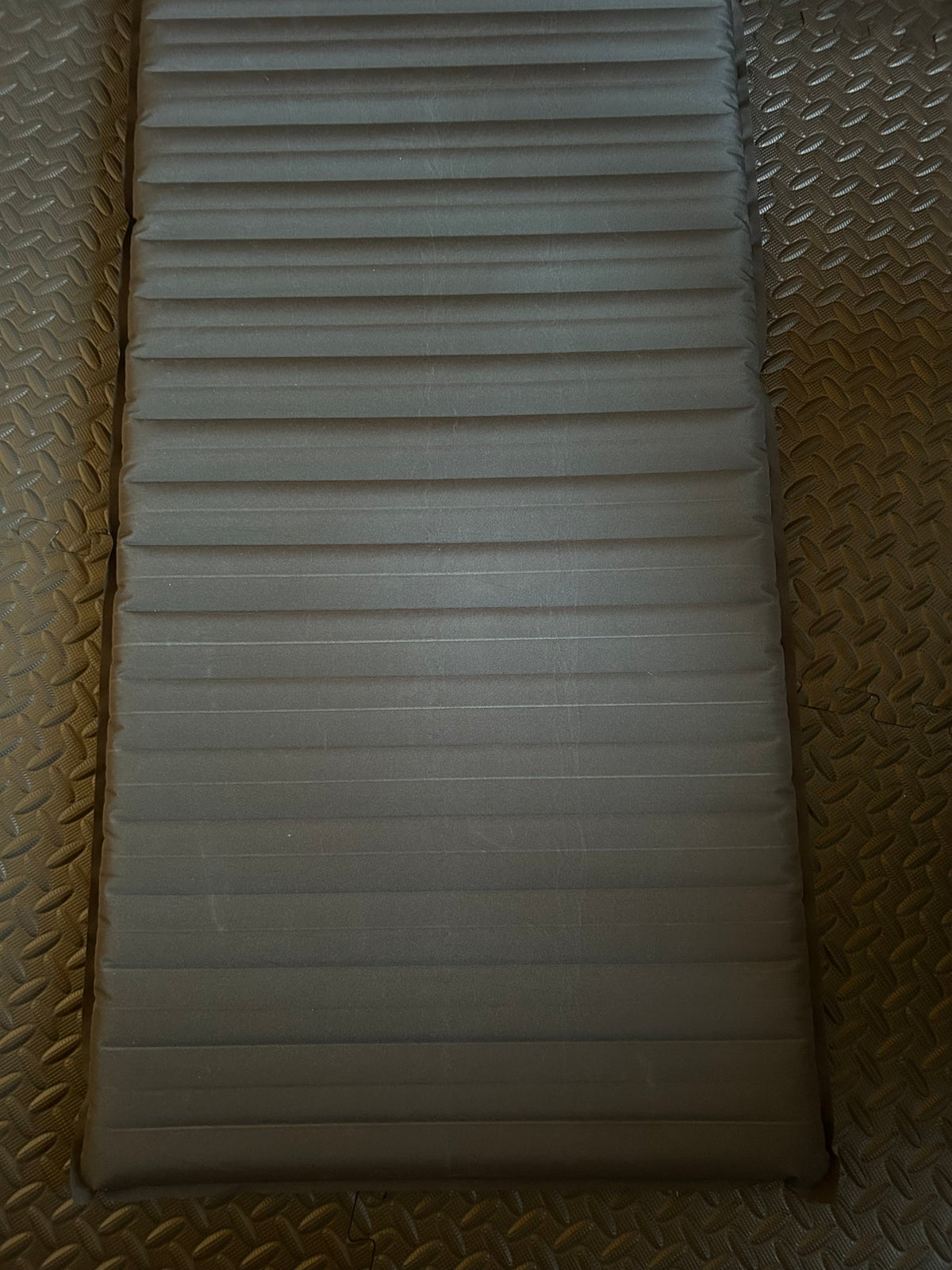 Matelas gonflable Thermarest  d’occasion modèle venture. 560 grammes.