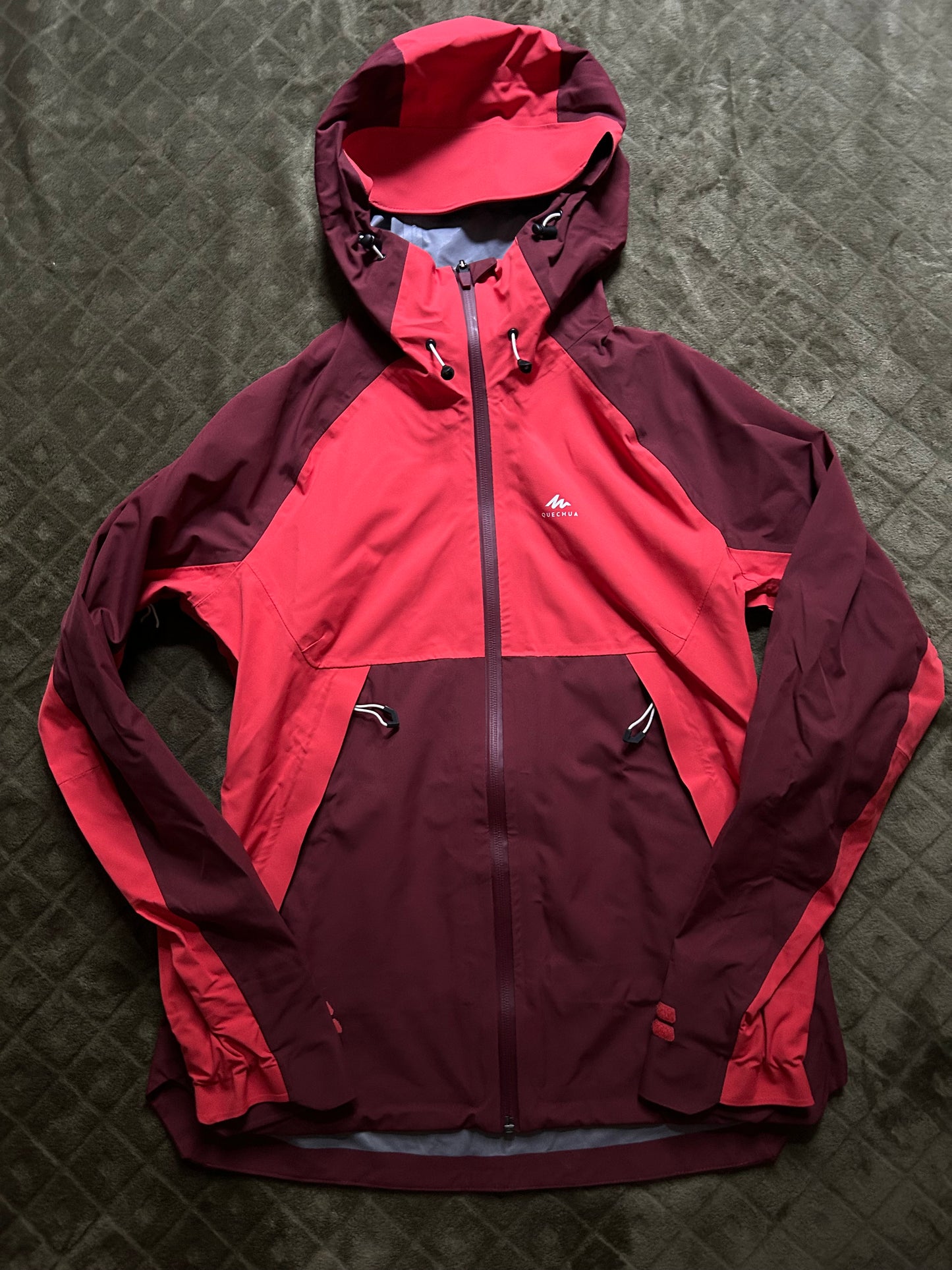 Veste imperméable quechua MH500 d’occasion pour femmes. Taille S