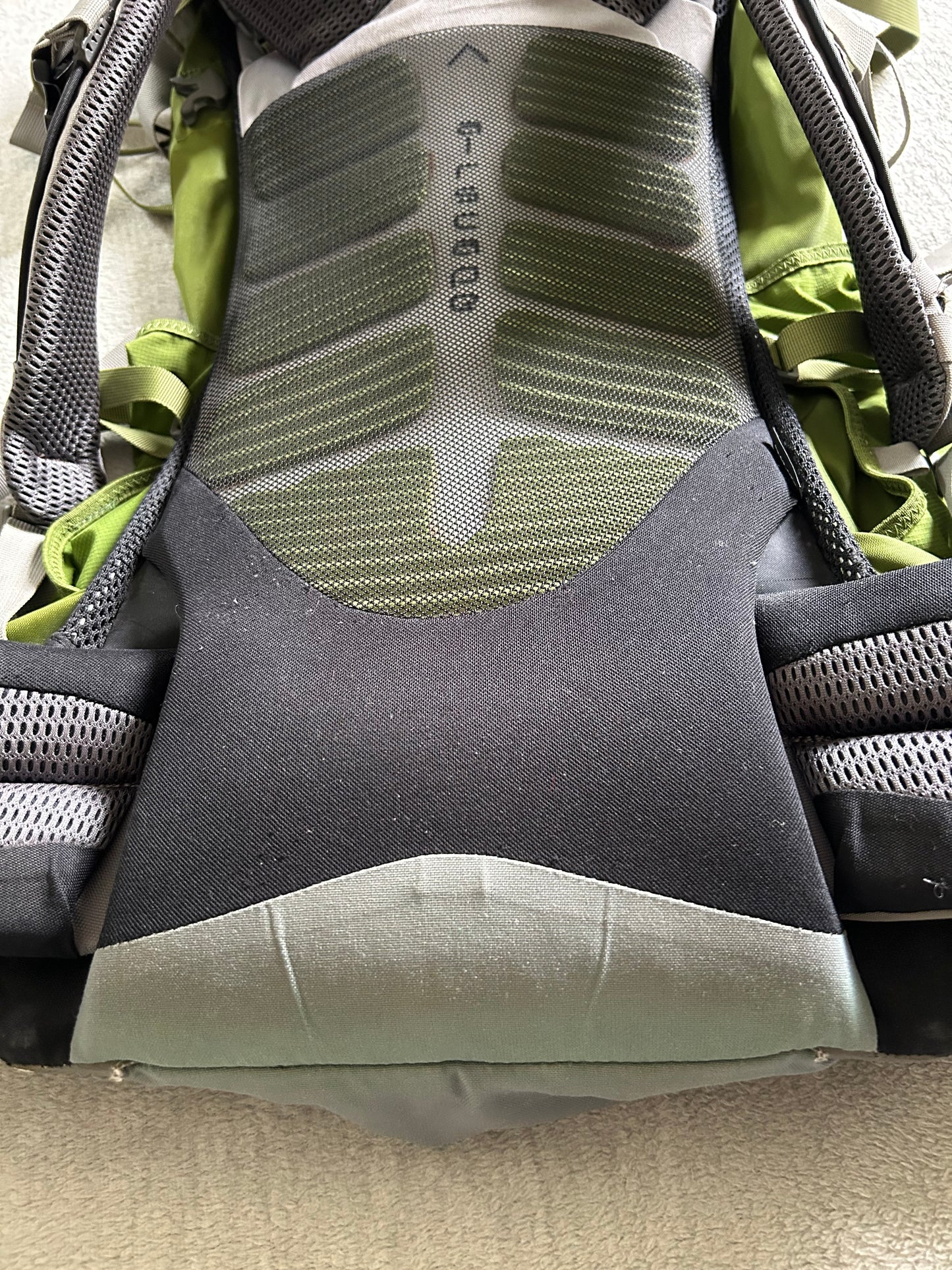 Location sac à dos Osprey Aether 60 litres pour hommes.Taille L. ( 15 euros / week-end ).