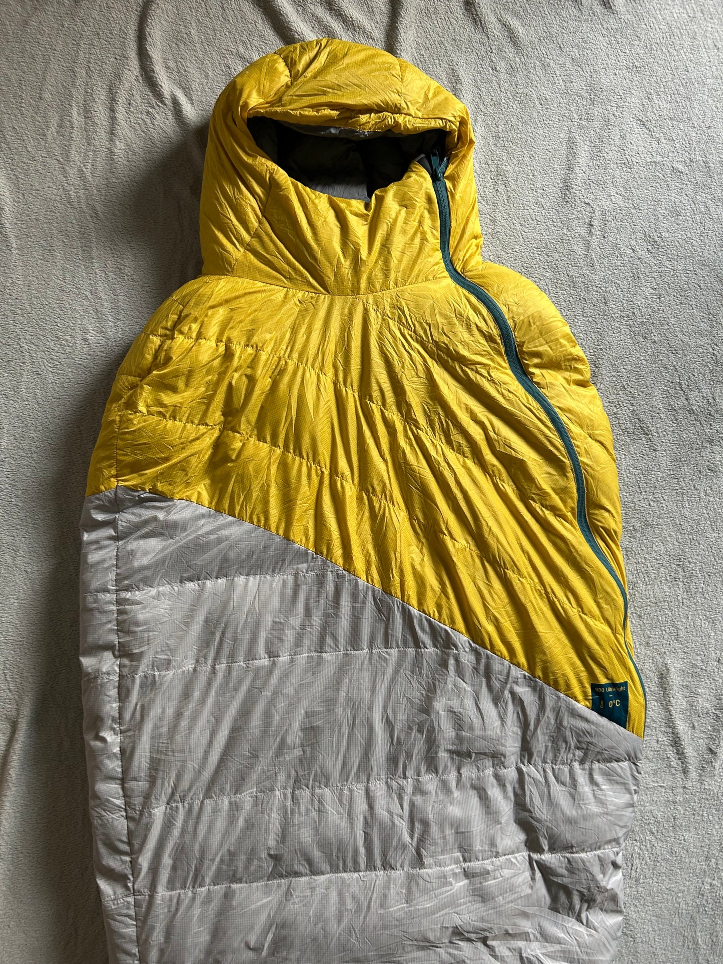 Location sac de couchage forclaz 0 degrés en plumes. Taille L. ( 20 euros / week-end ).