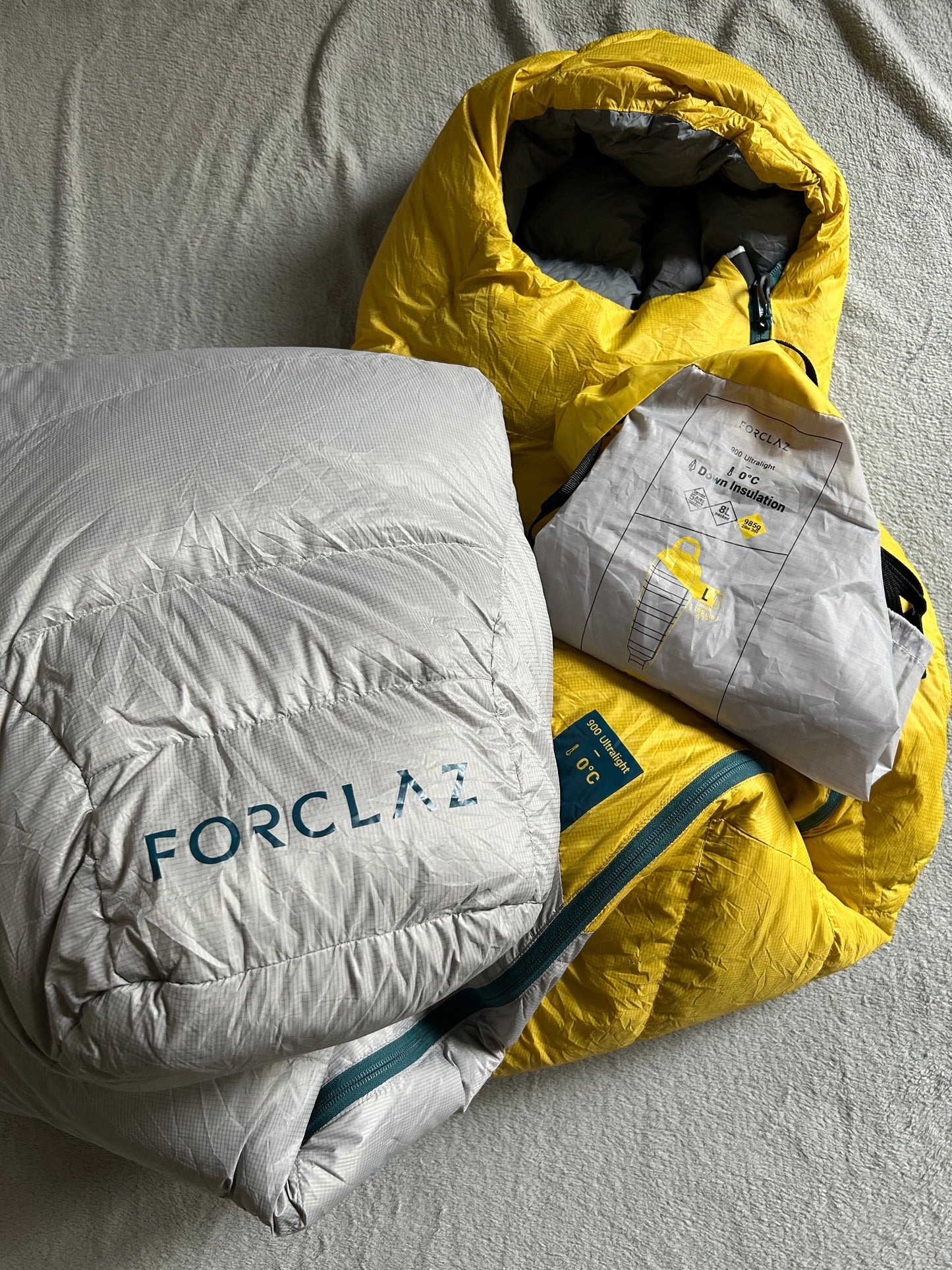 Location sac de couchage forclaz 0 degrés en plumes. Taille L. ( 20 euros / week-end ).