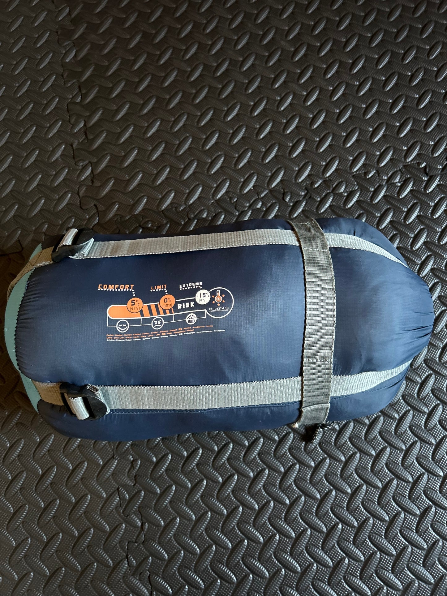 Sac de couchage quechua d’occasion 5 degrés ultralight. Taille L