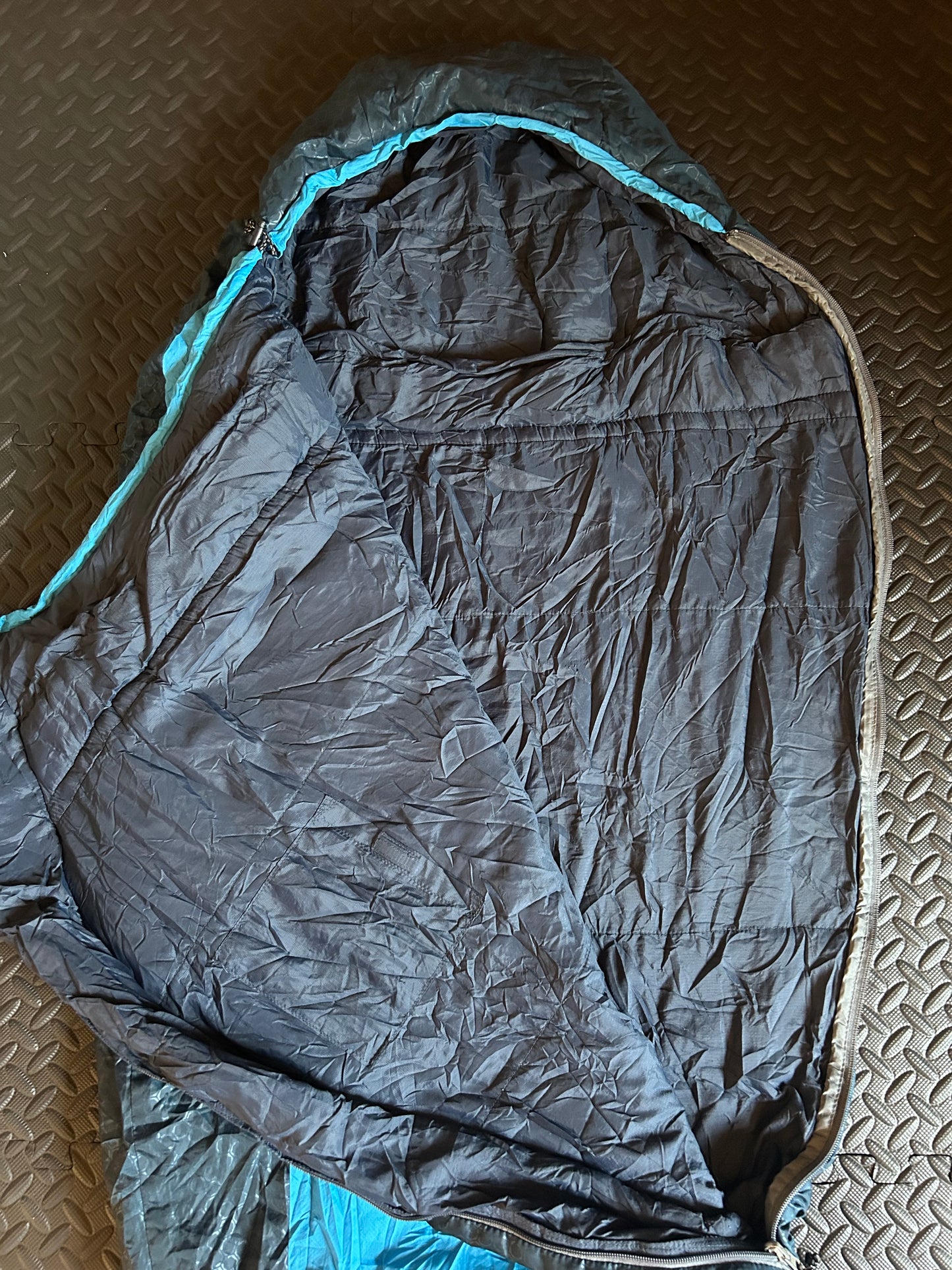 Sac de couchage quechua 5 degrés d’occasion. Taille M