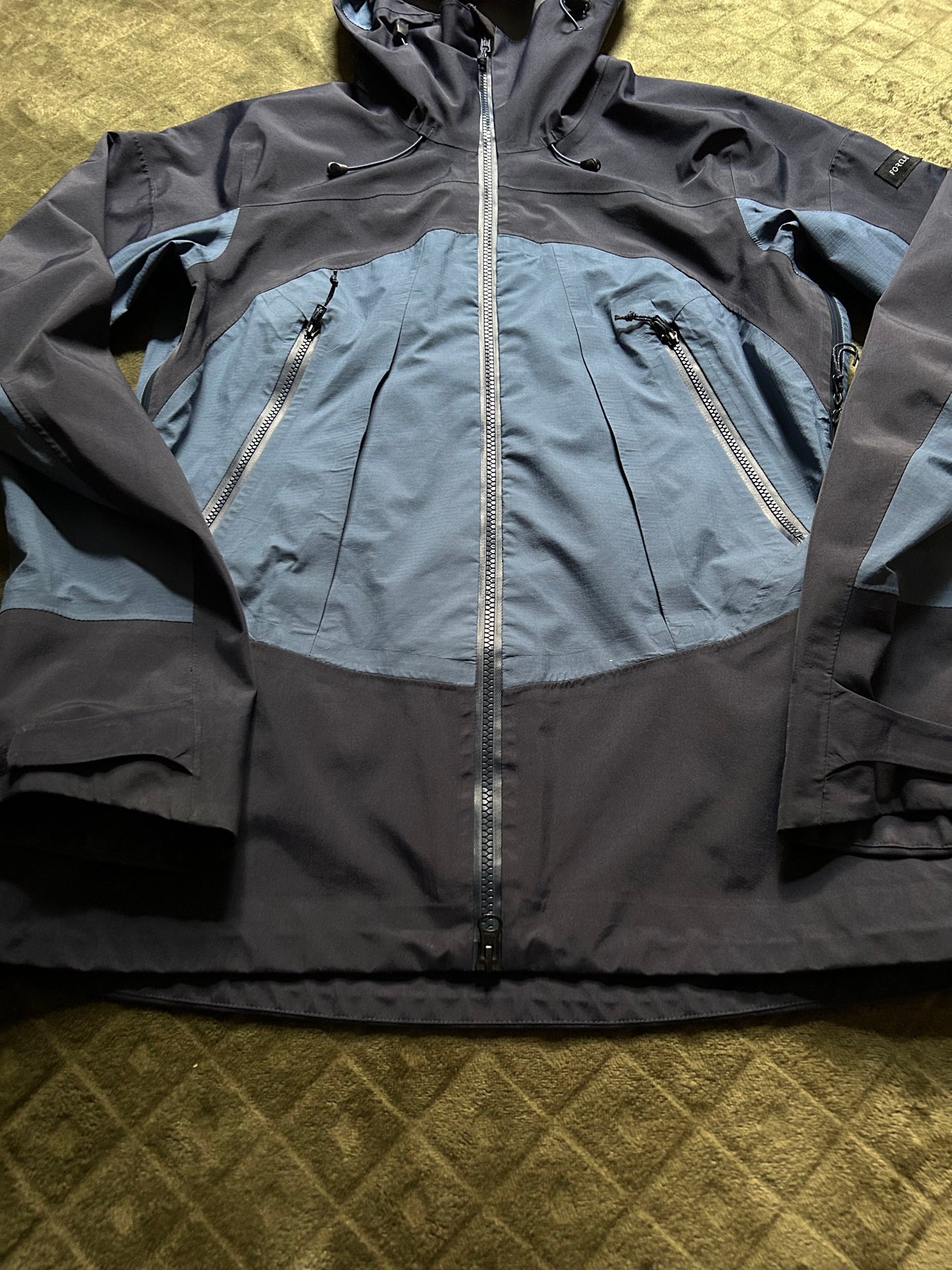 Veste imperméable forclaz MT500 d’occasion pour femmes. Taille M