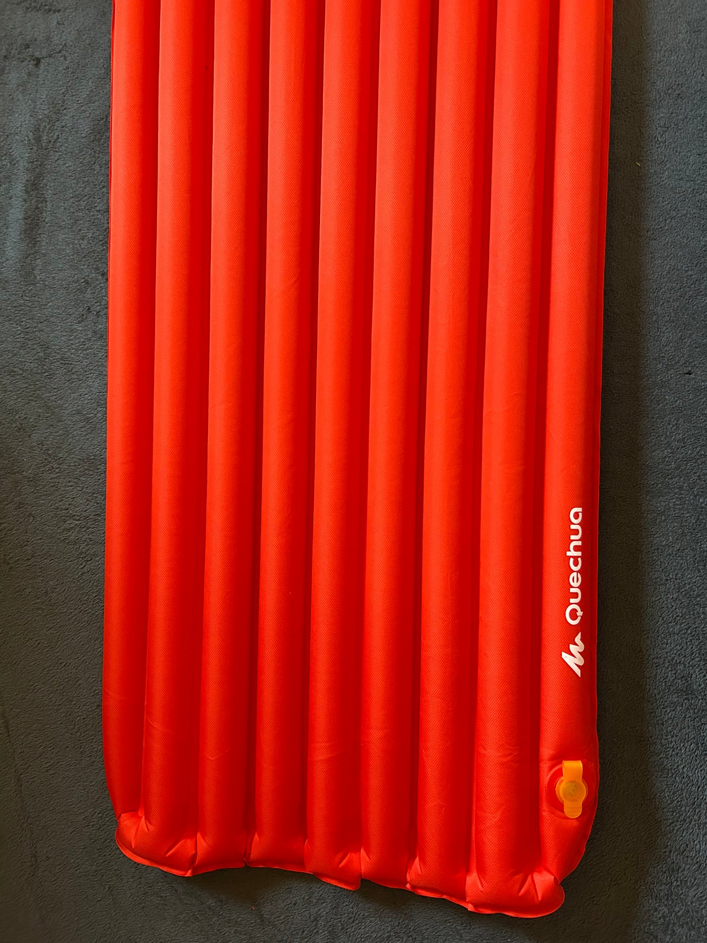 Matelas gonflable forclaz / quechua d’occasion. 550 grammes