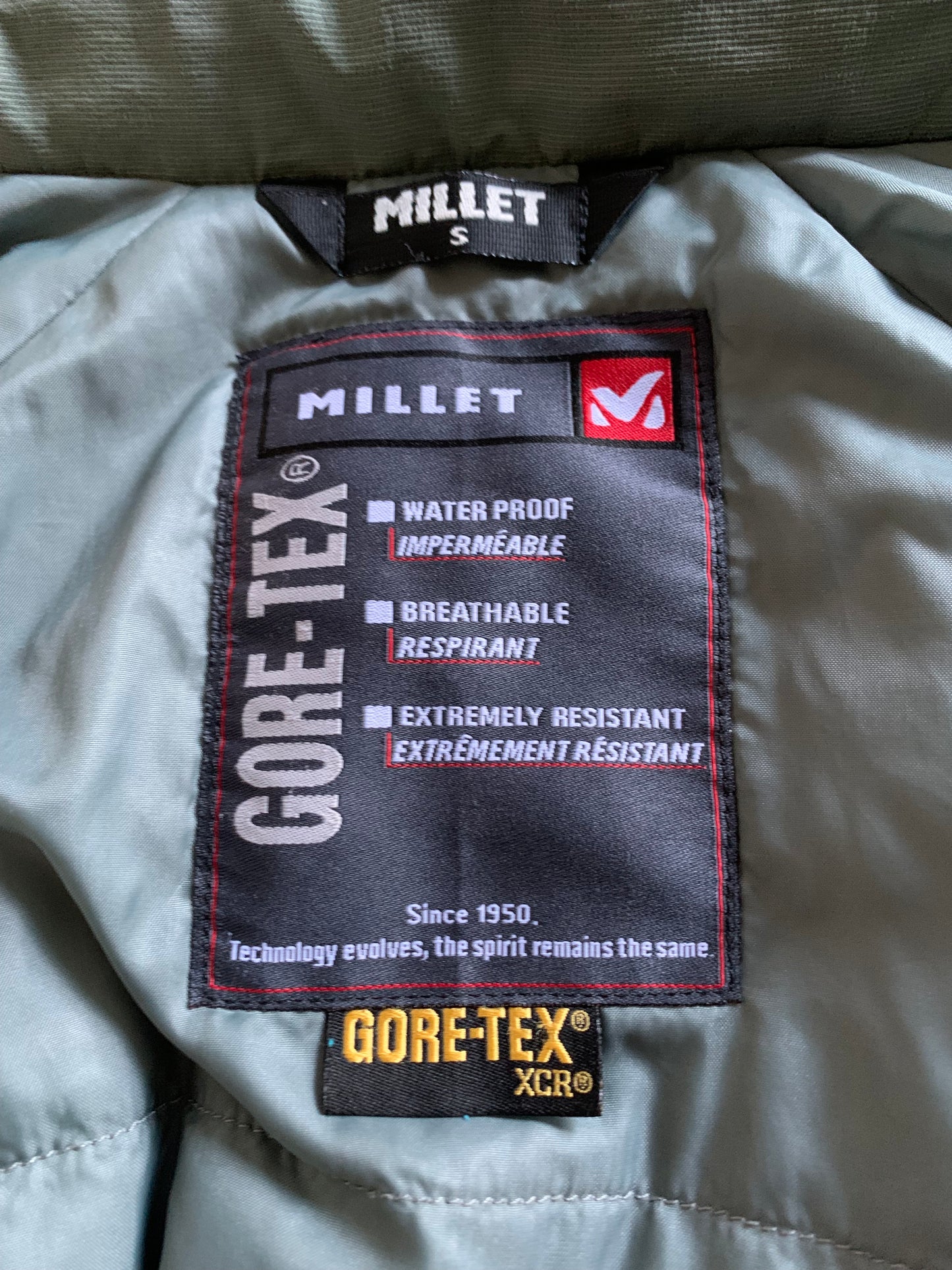 Blouson millet d’occasion en gore tex pour femmes. Taille S.