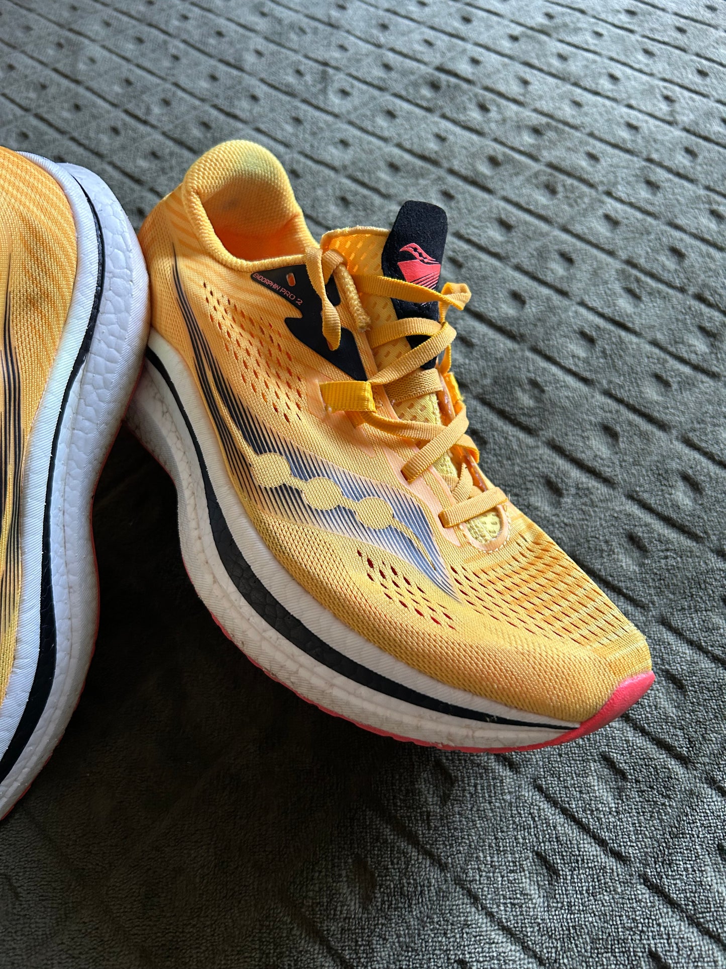 Baskets Saucony Endorphin pro 2 d’occasion. Taille 43/44